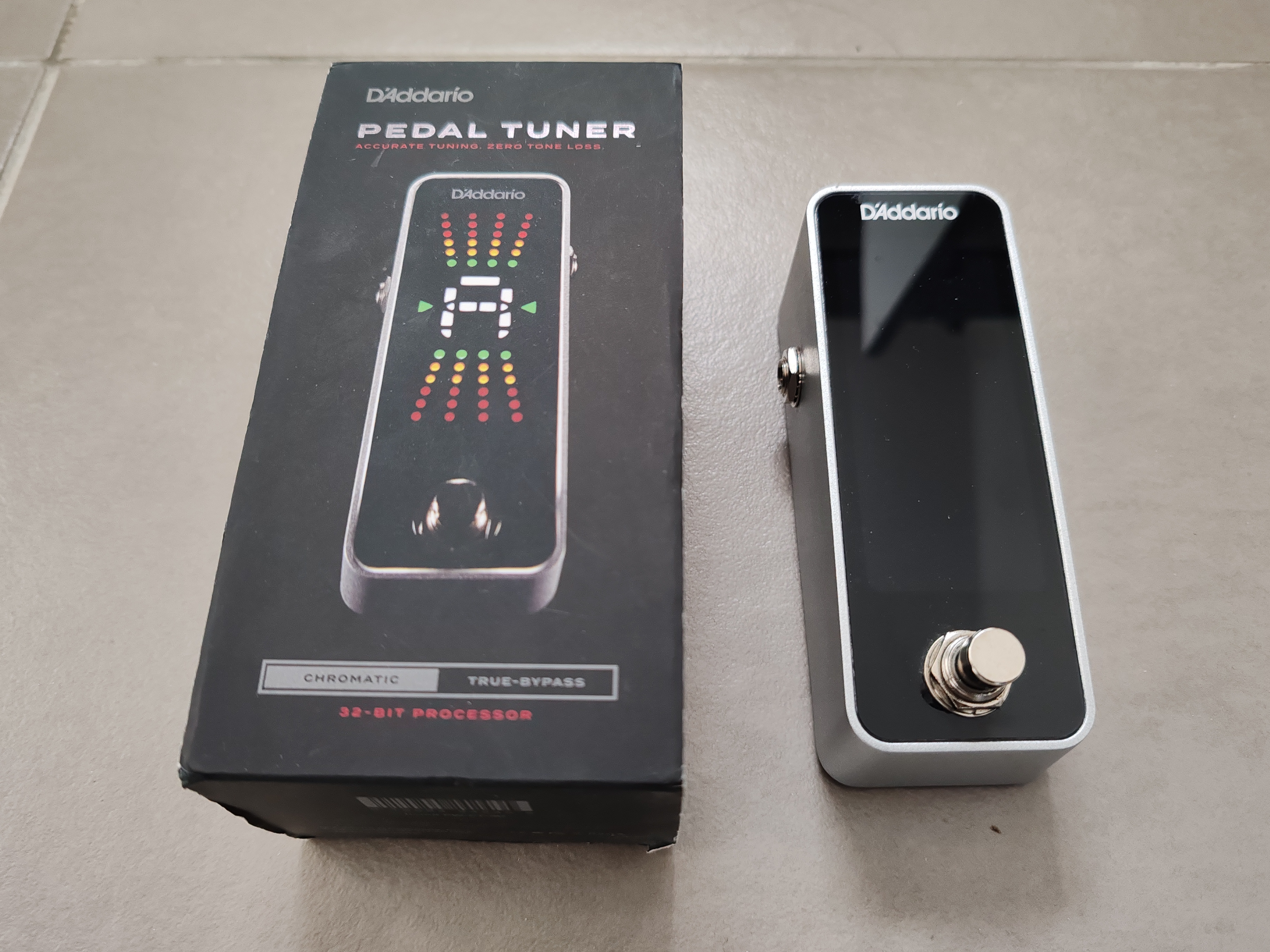 Vends pédale accordeur en très bon état