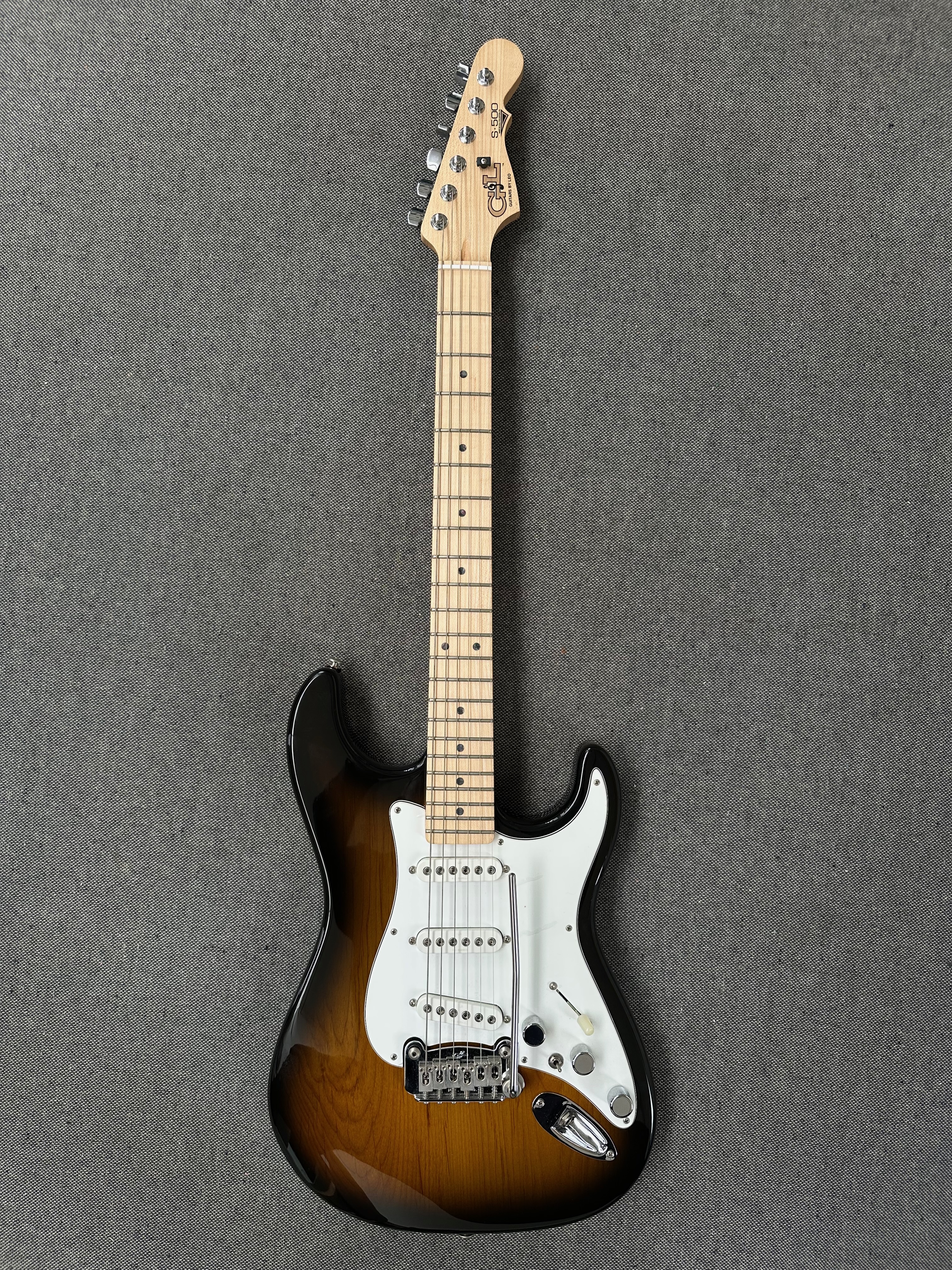 G&L S-500 USA Fullerton État neuf Case Son Strat