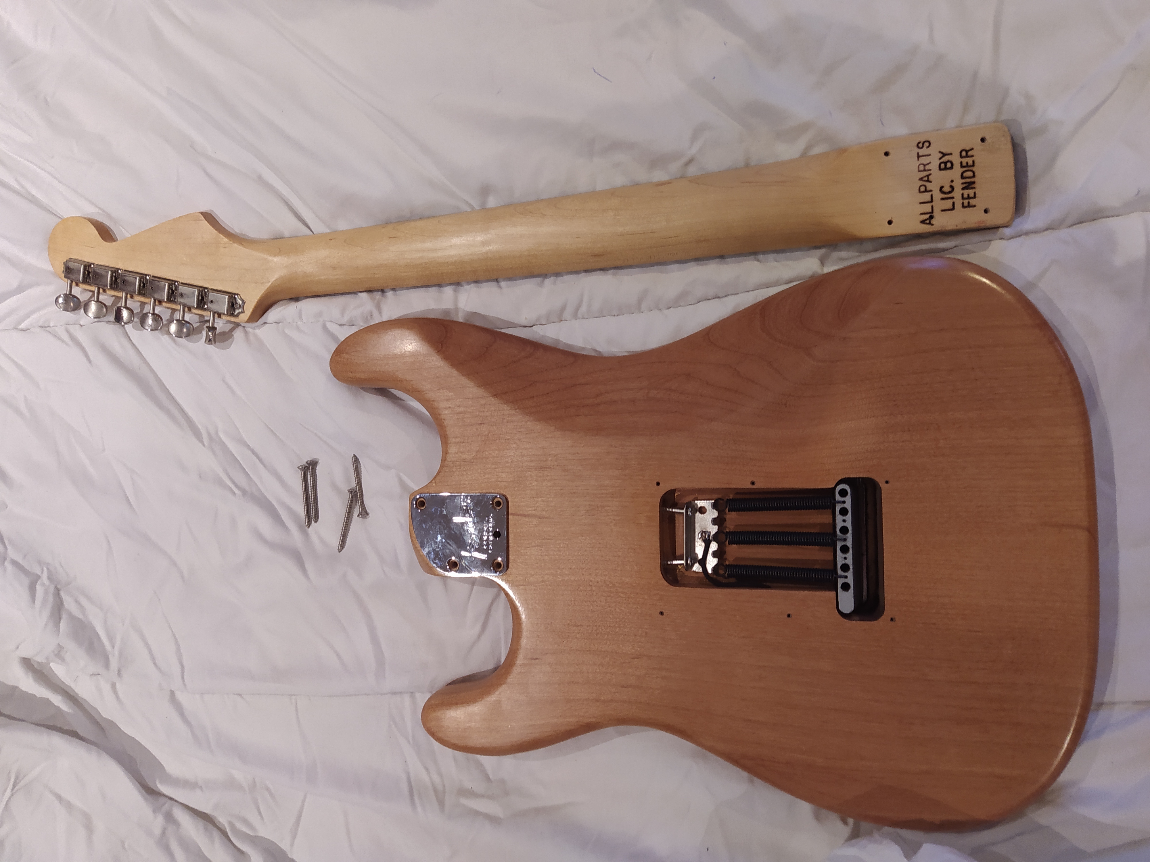 Manche Stratocaster gaucher sillet en os monté en droitier avec mécaniques Gotoh