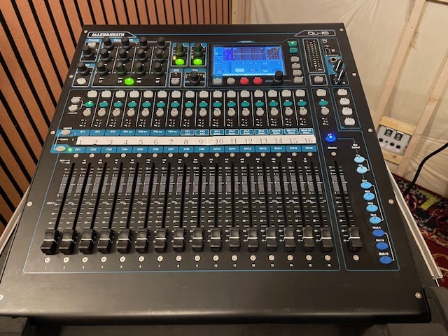 Vends table de mixage Allen & Heath QU-16