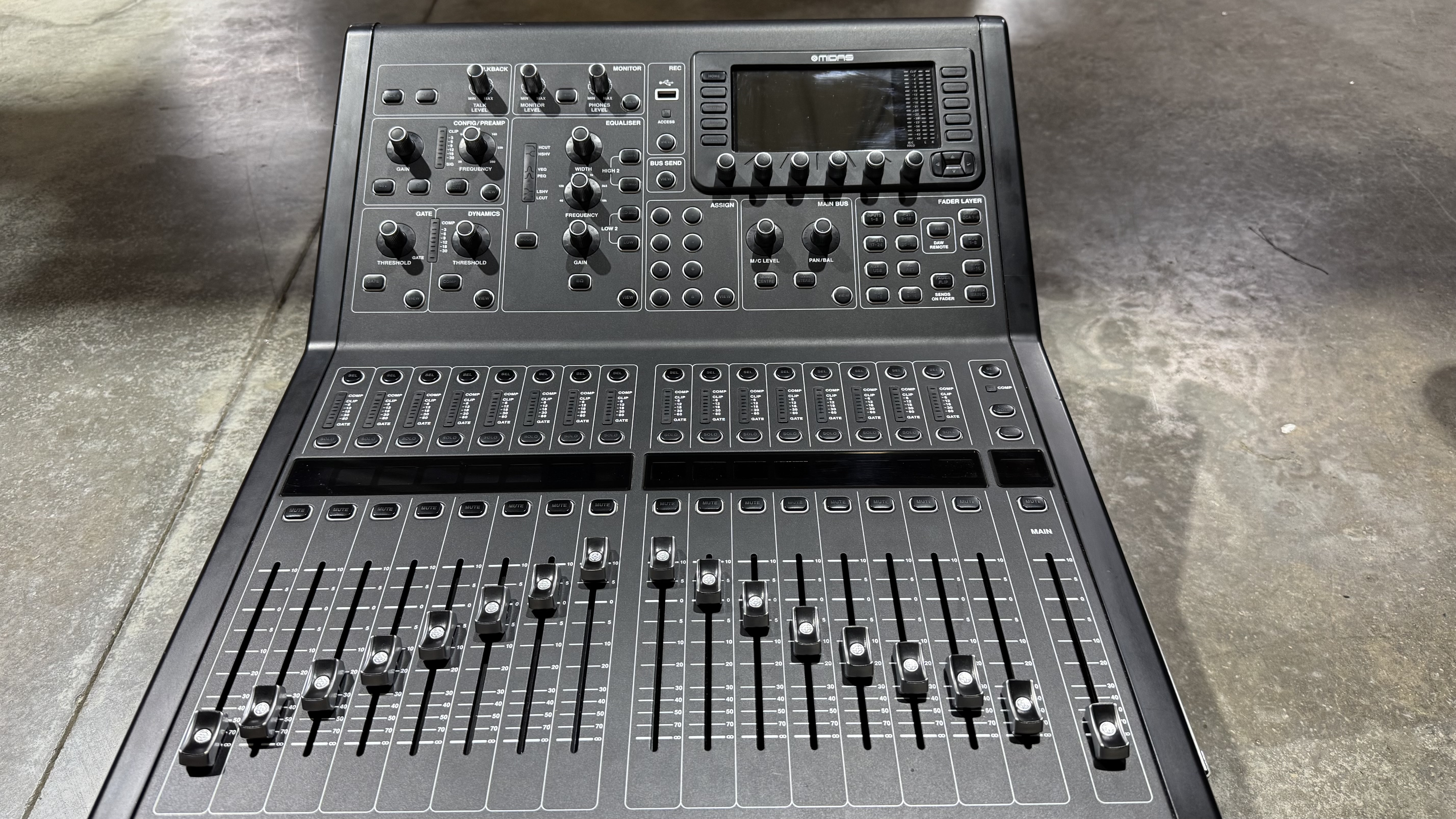 MIDAS M32R + FLIGHT + STAGEBOX DL16/8 