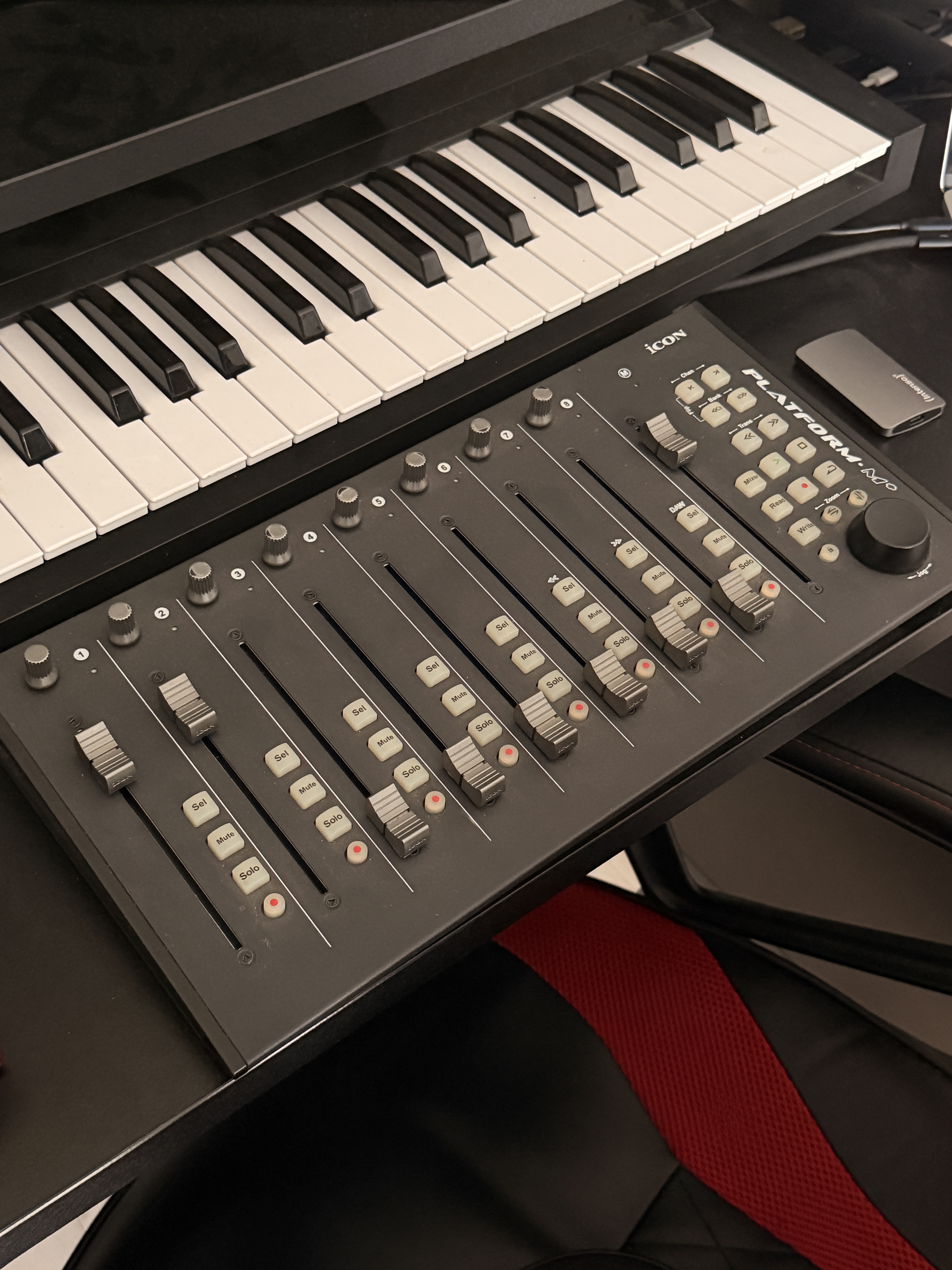 Contrôleur DAW USB ICON Platform M+ 