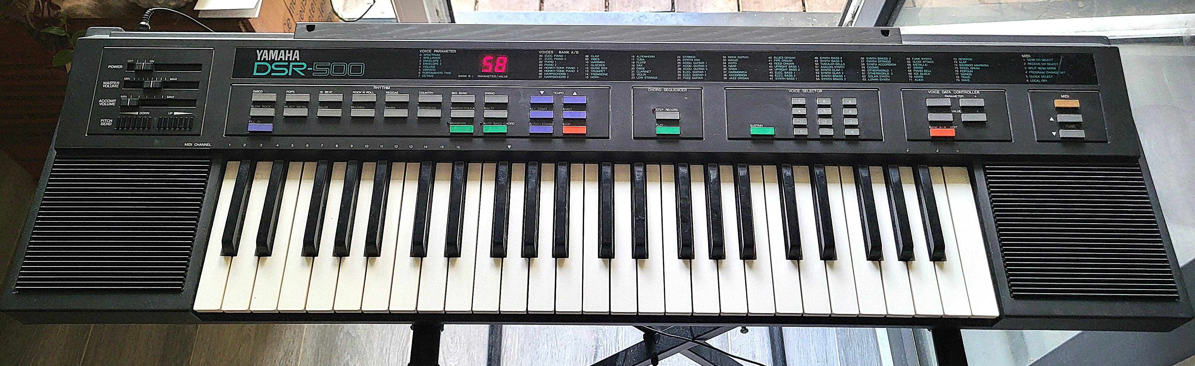 Vends Yamaha DSR 500 état neuf avec alim d'origine