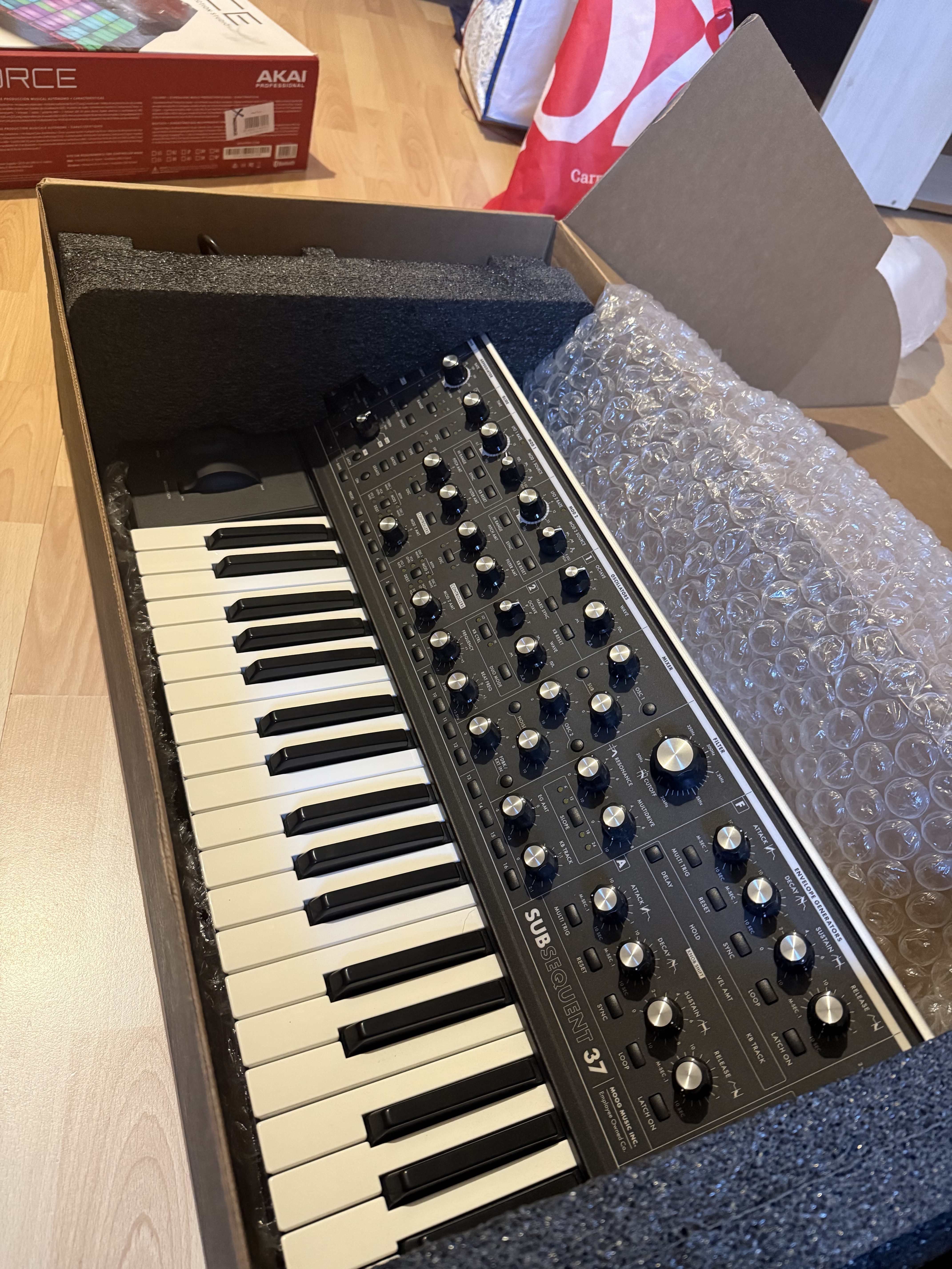 Moog Sub37 neuf