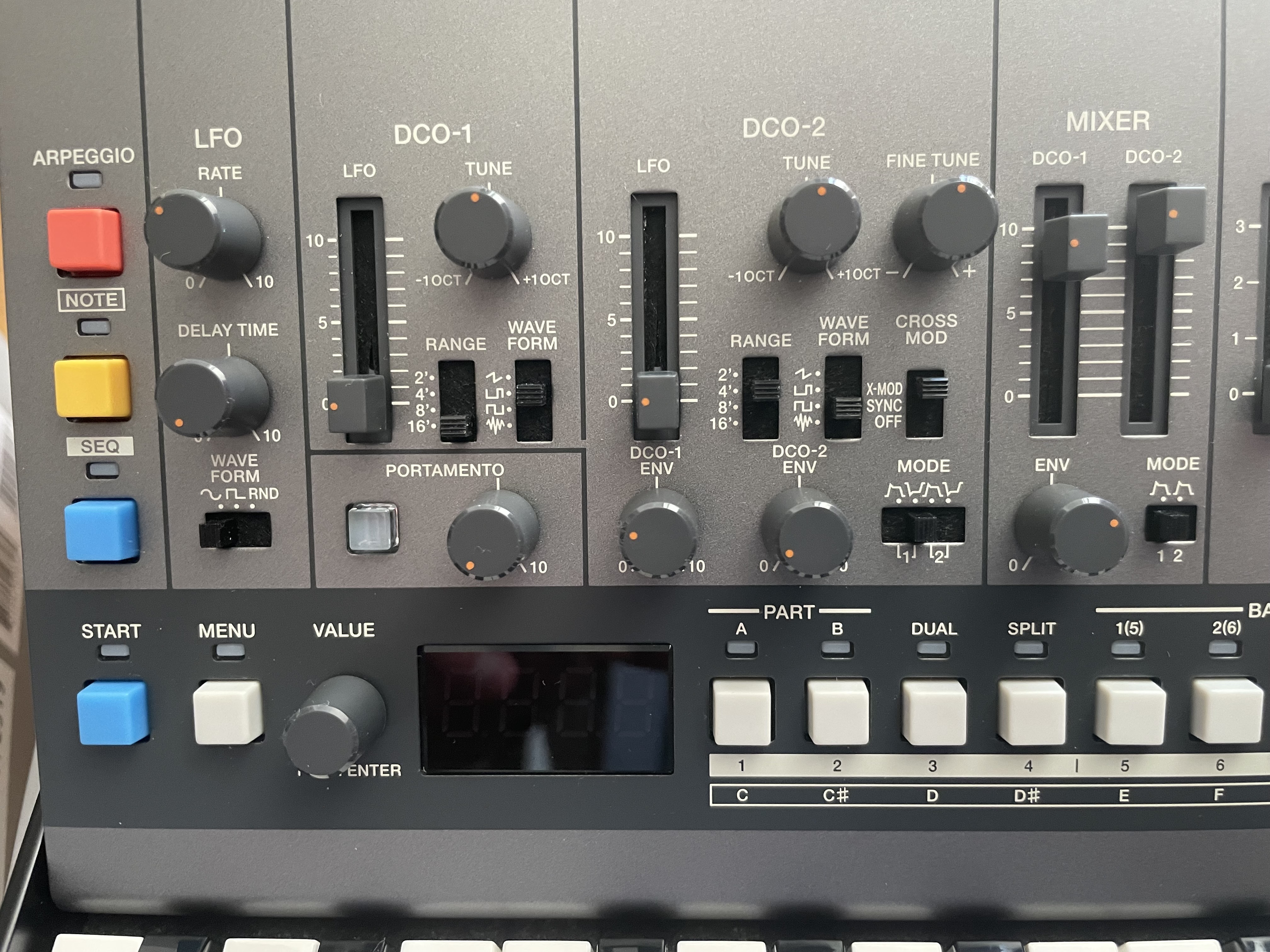 Vends Roland JX-08 très bon état, peu servi
