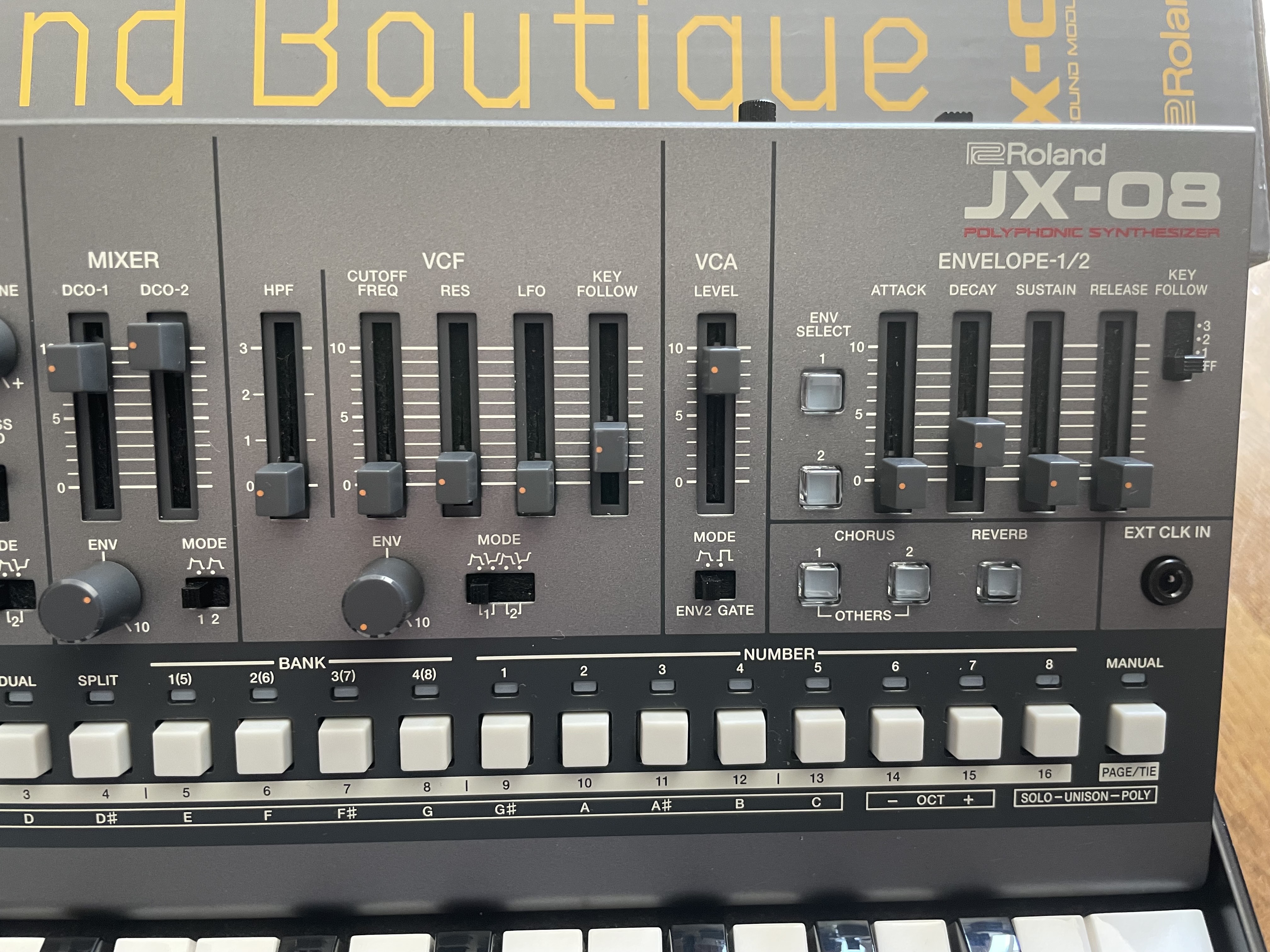 Roland JX-08 (55456)