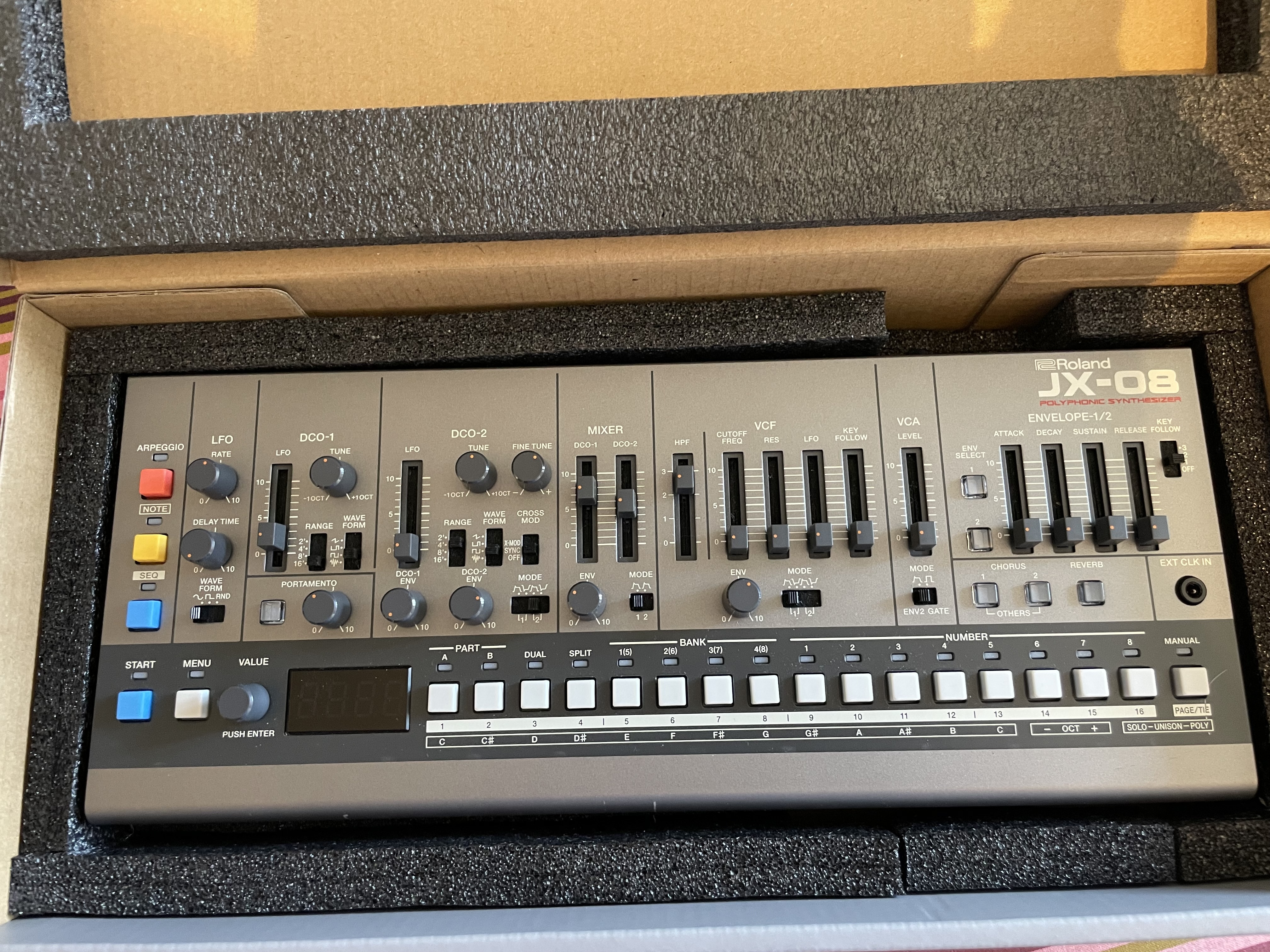 Roland JX-08 (11861)