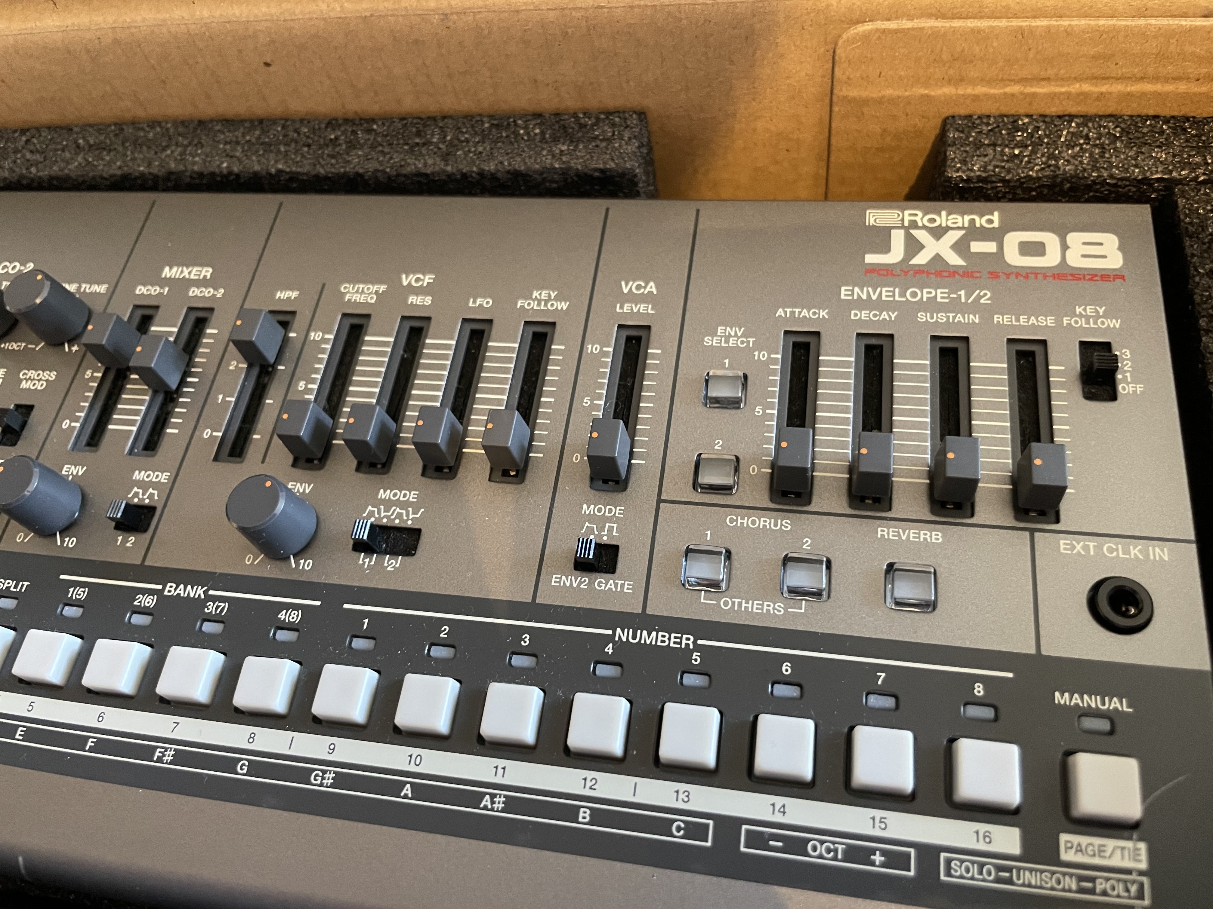 Roland JX-08 (73061)