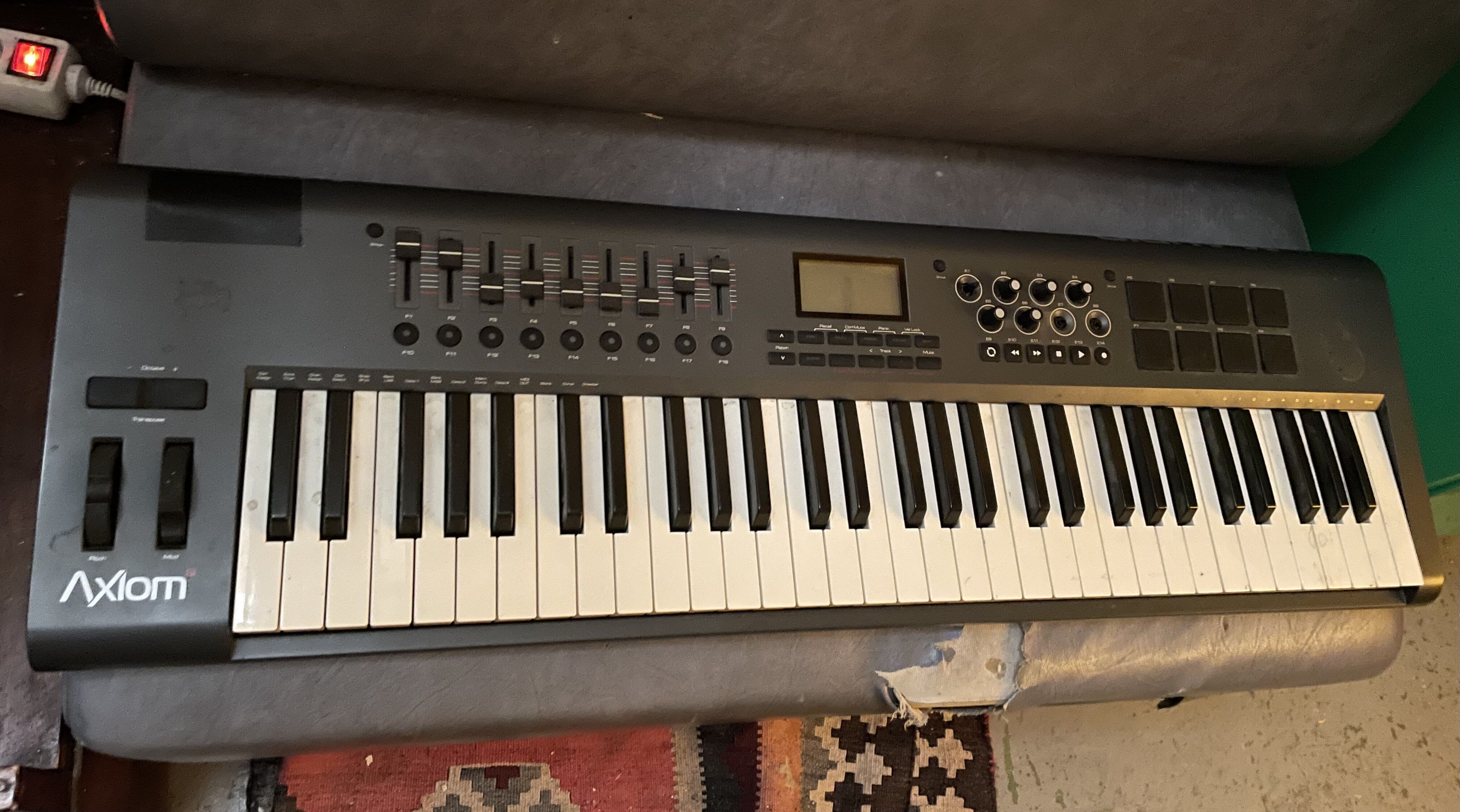 Vends clavier maitre M-Audio Axiom Pro 61pour pièces.