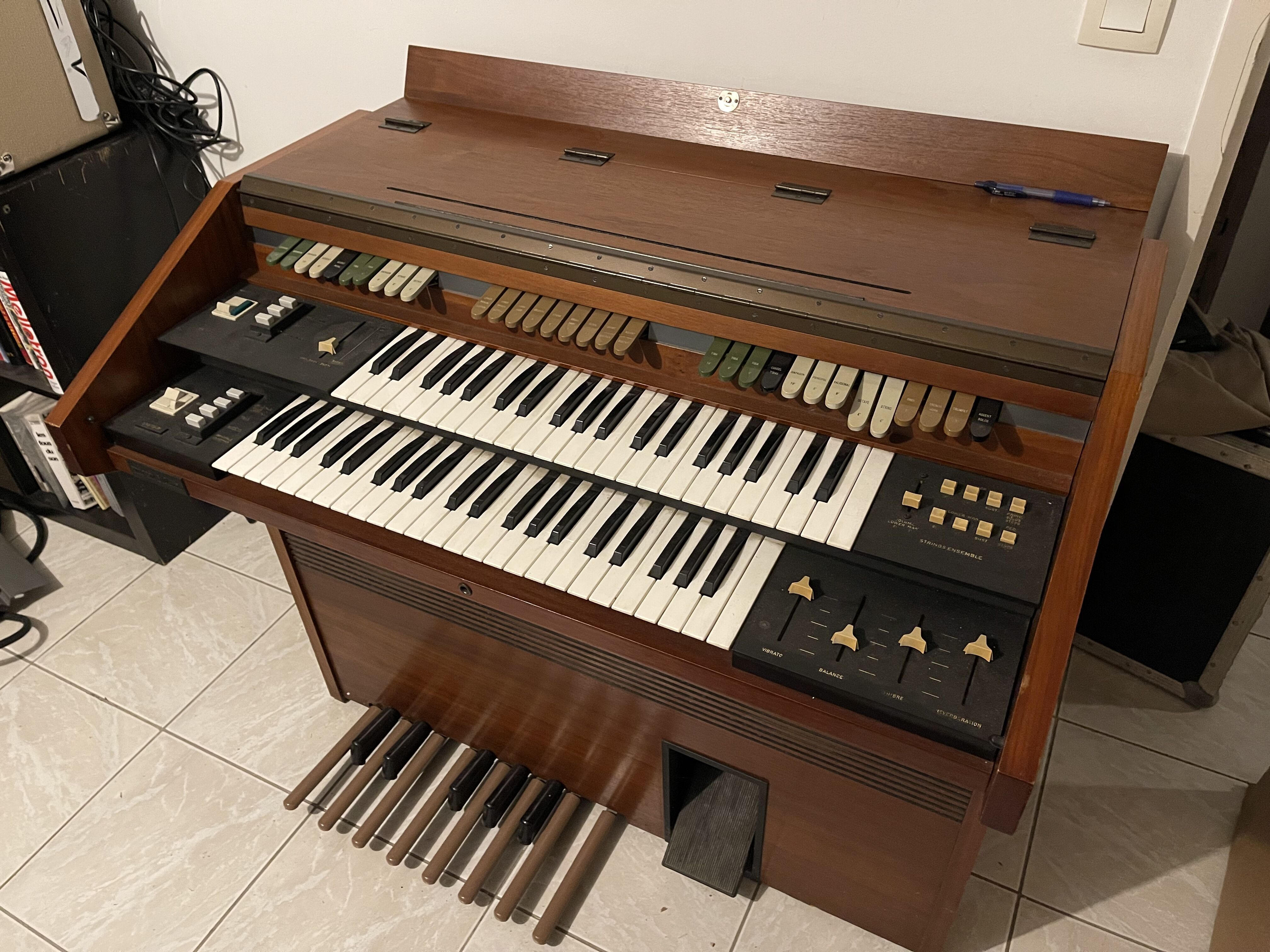 Eminent 310 U unique String machine