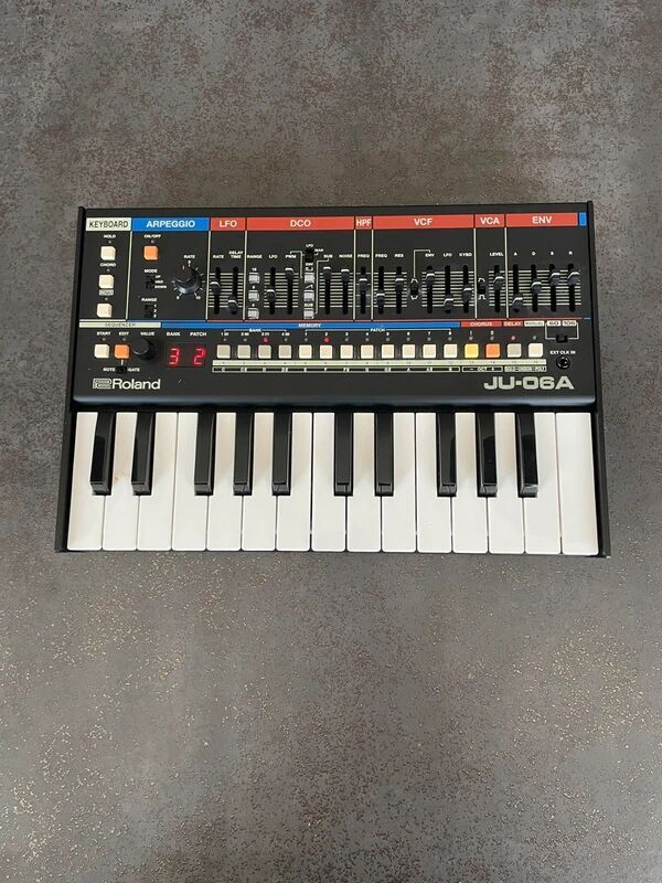 Vends Roland Boutique JU-06A + Clavier K25M