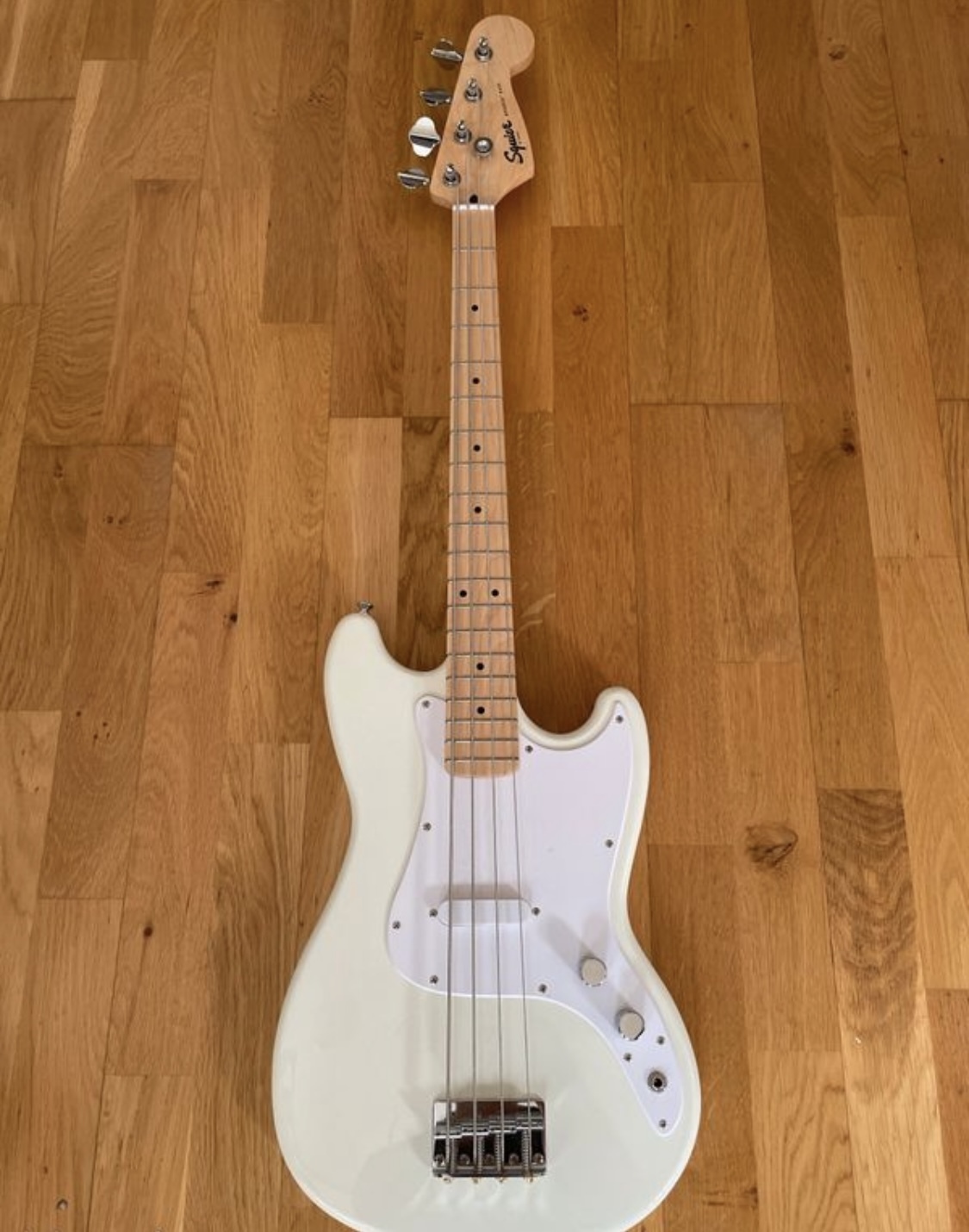 Squier Bronco Bass (et 3 accessoires)