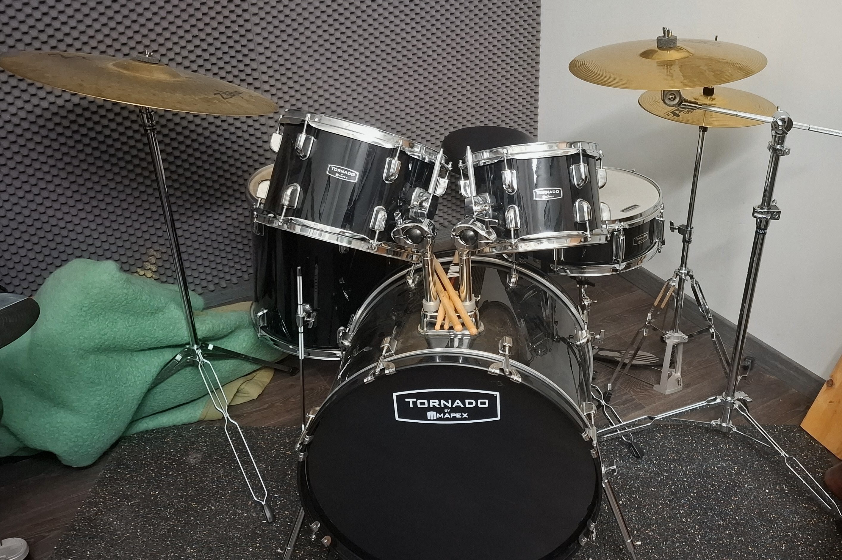 Vends batterie acoustique Mapex Tornado noire complète upgradée,+ accessoires