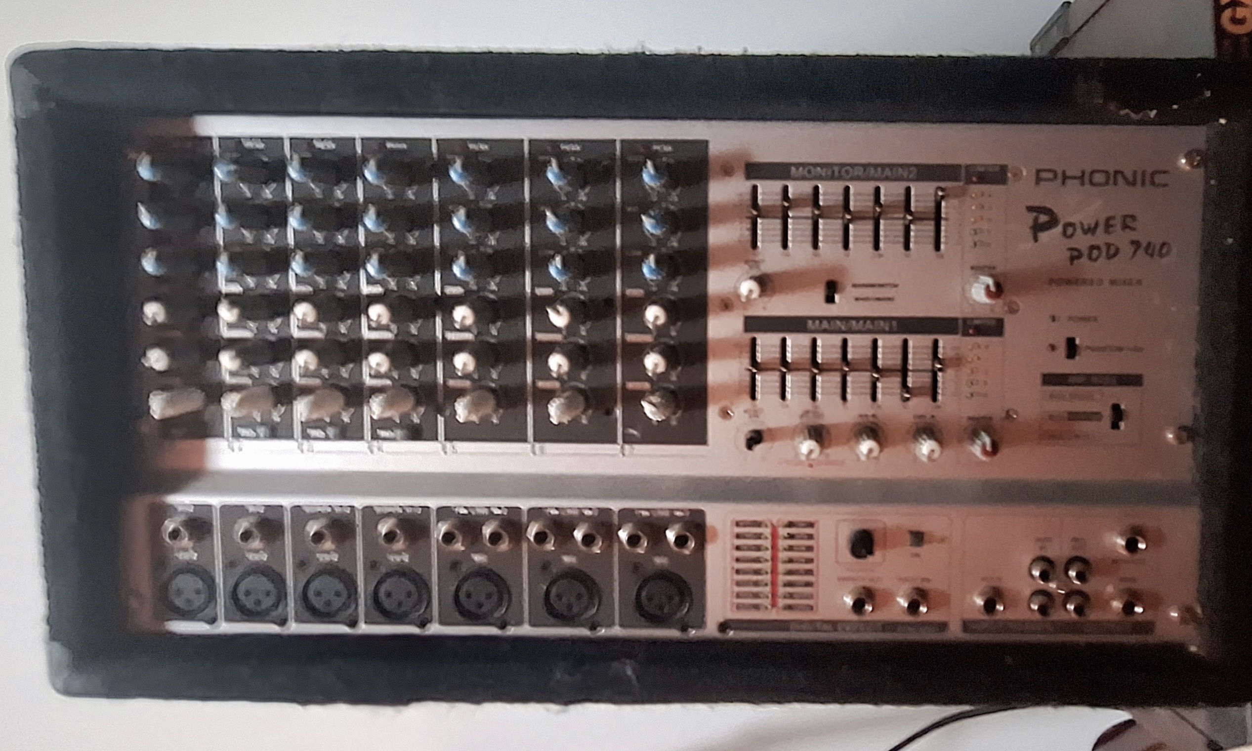 Phonic Powerpod 740, console amplifiée