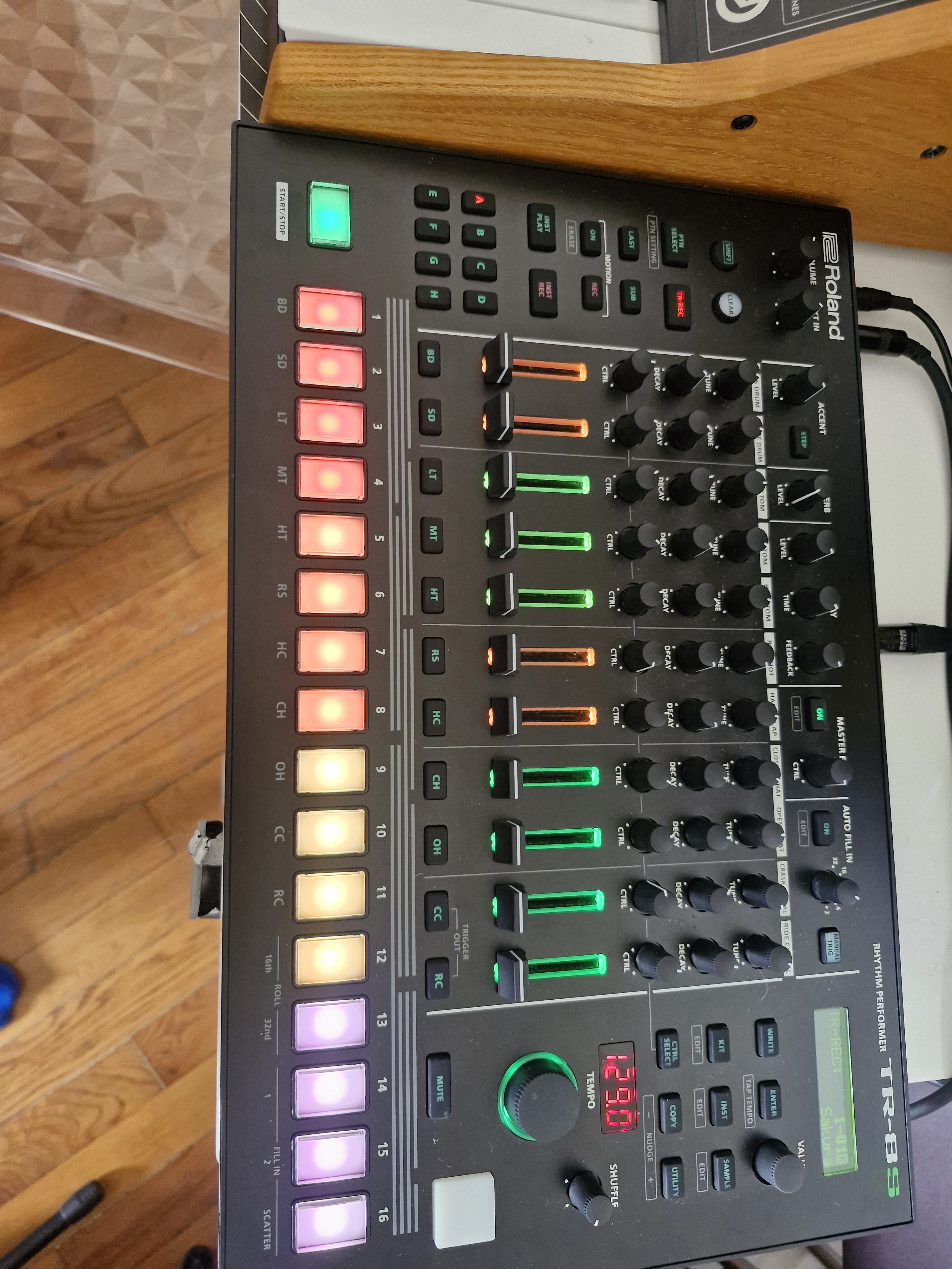 Pour changement de concept musical, séparation d'TR8S