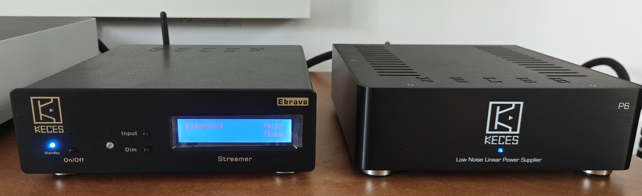 Lecteur réseau / transport / Streamer EBRAVO KECES et double alimentation linéaire externe KECES P6