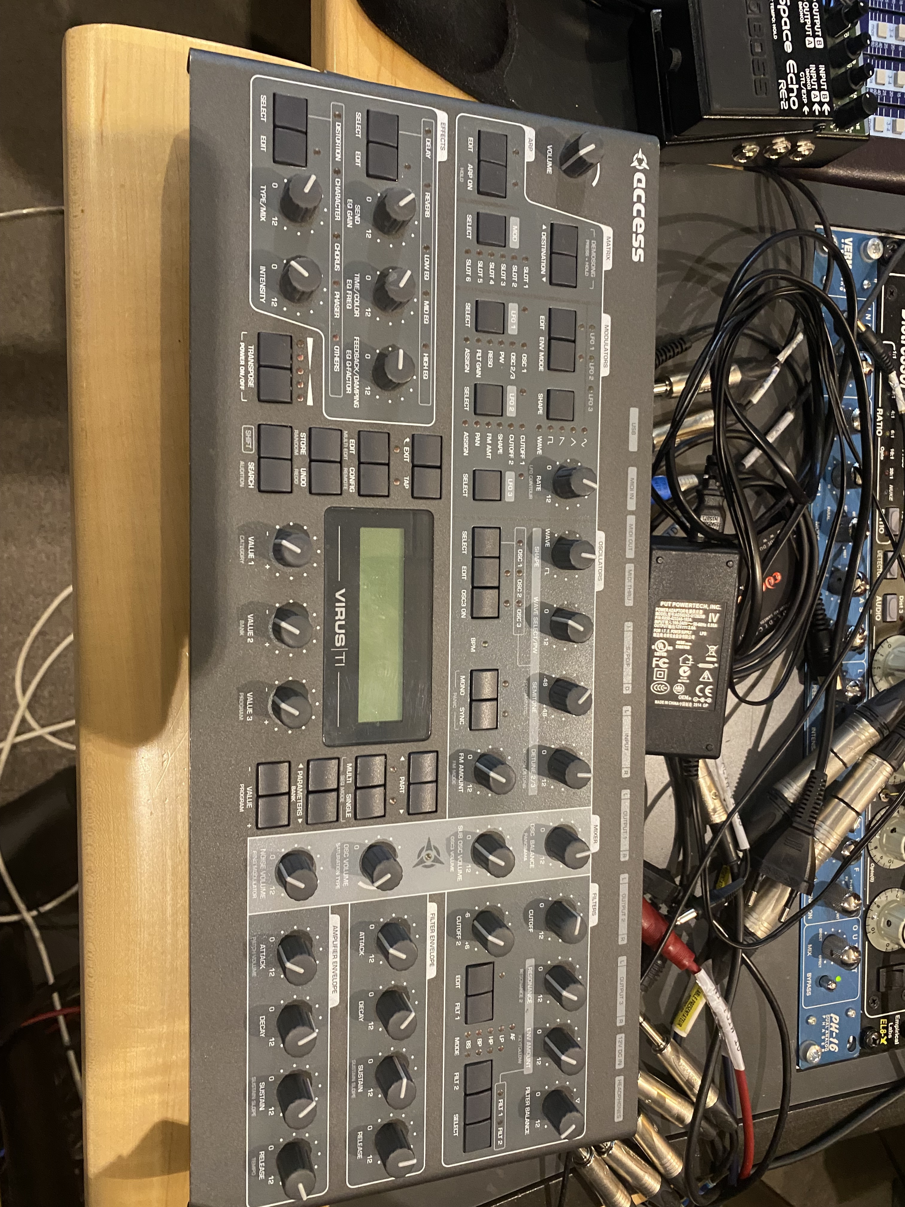 Access Music Virus TI2 Desktop (82745)