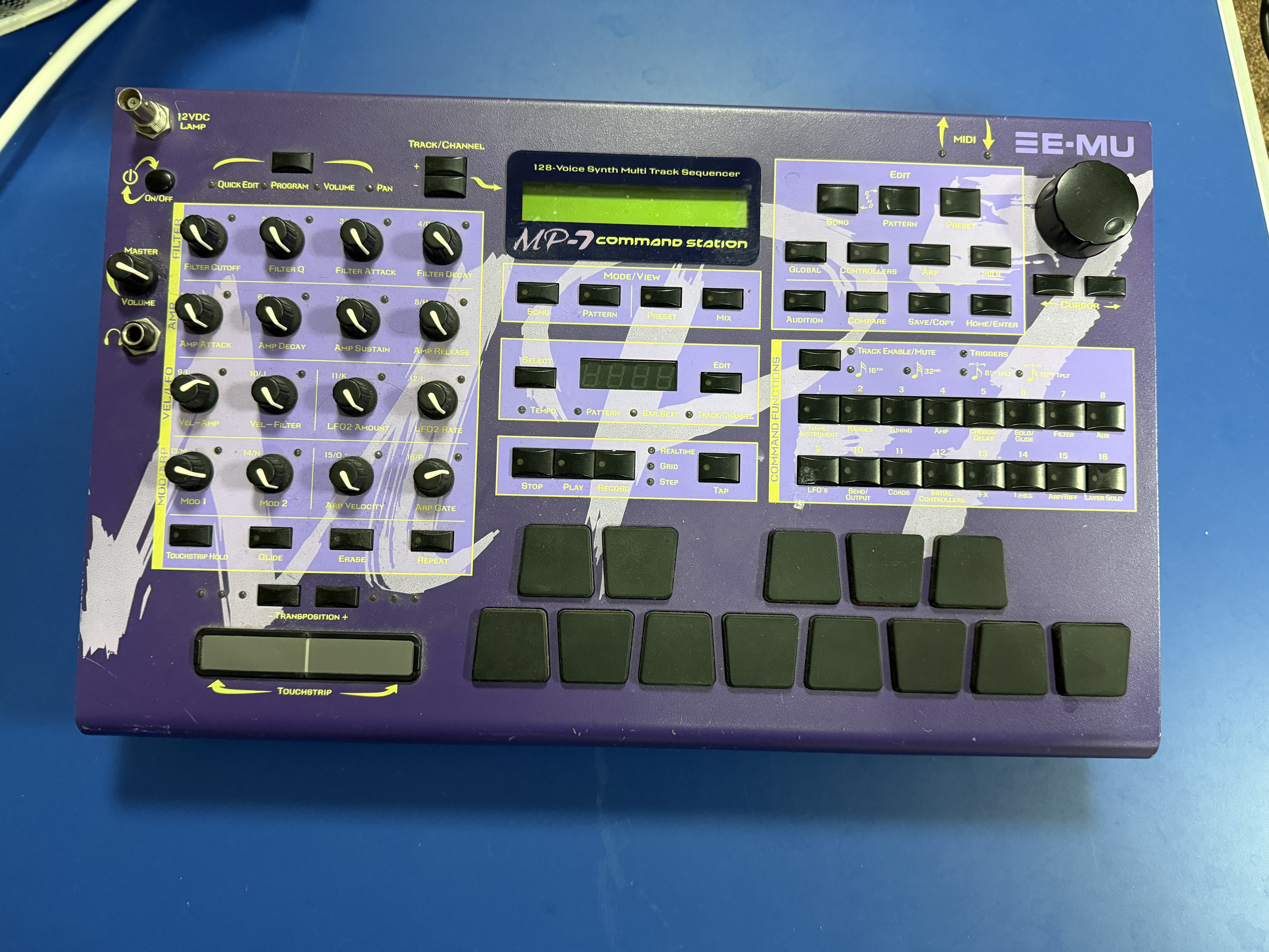 Vends Command Station XL7 et MP7/XRom