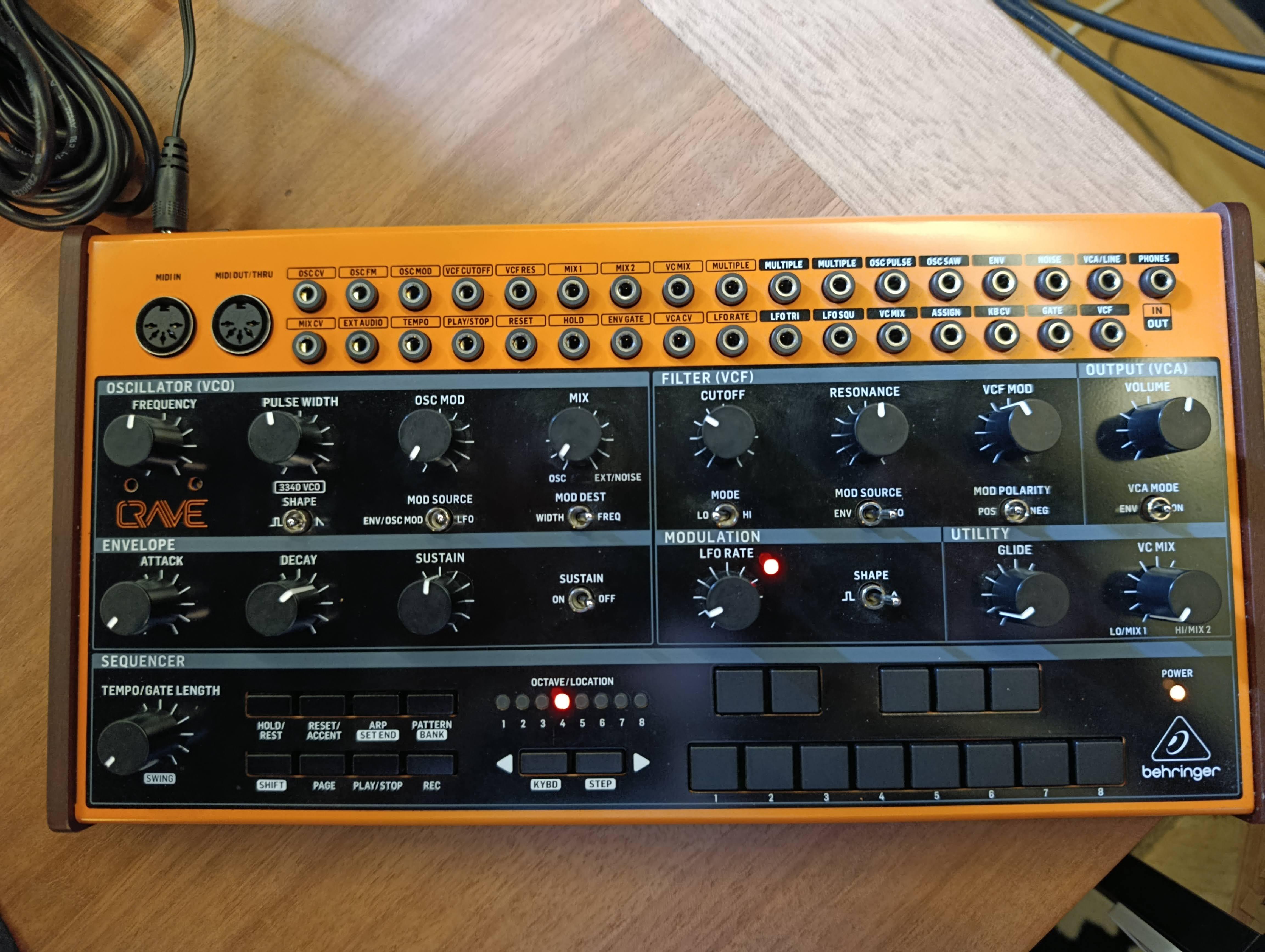 Behringer CRAVE- complet, et avec Decksaver