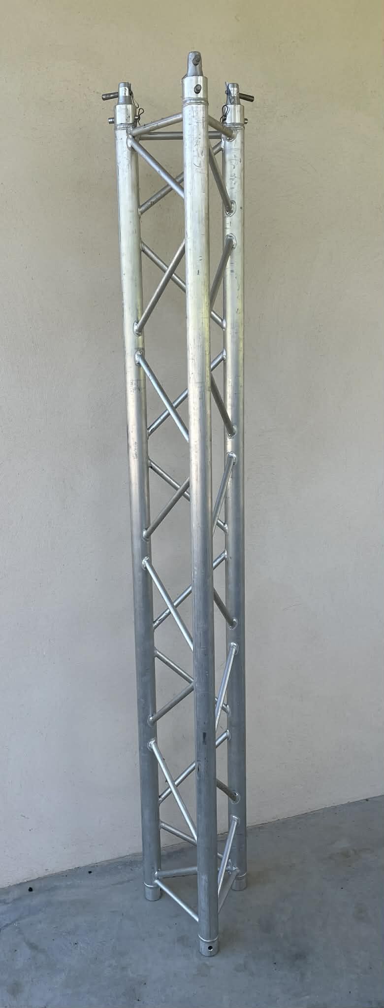 Une structure / poutre aluminium triangulaire Mobiltruss 290 – longueur 2 m