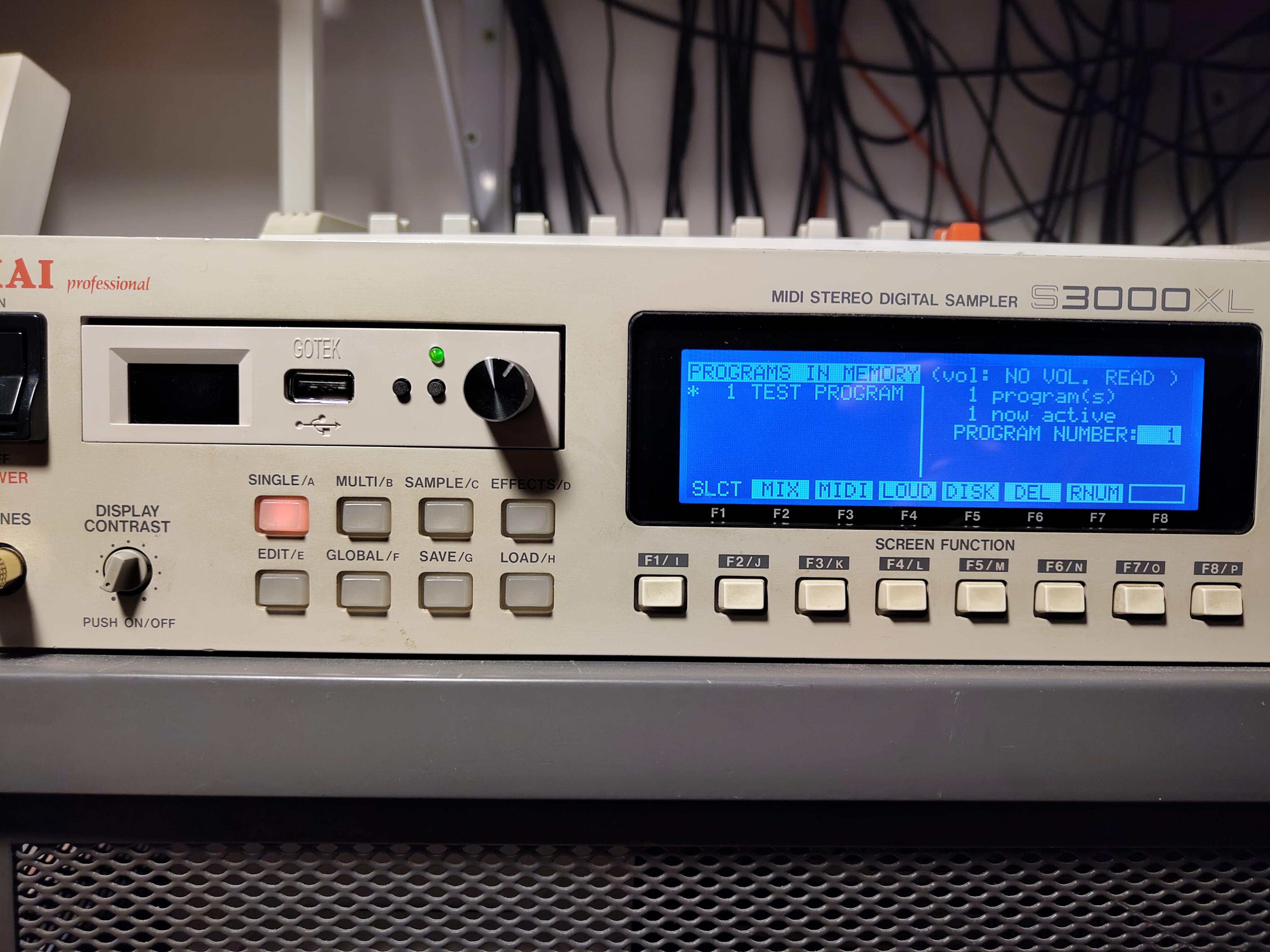 Akai Professional S3000XL (1804)