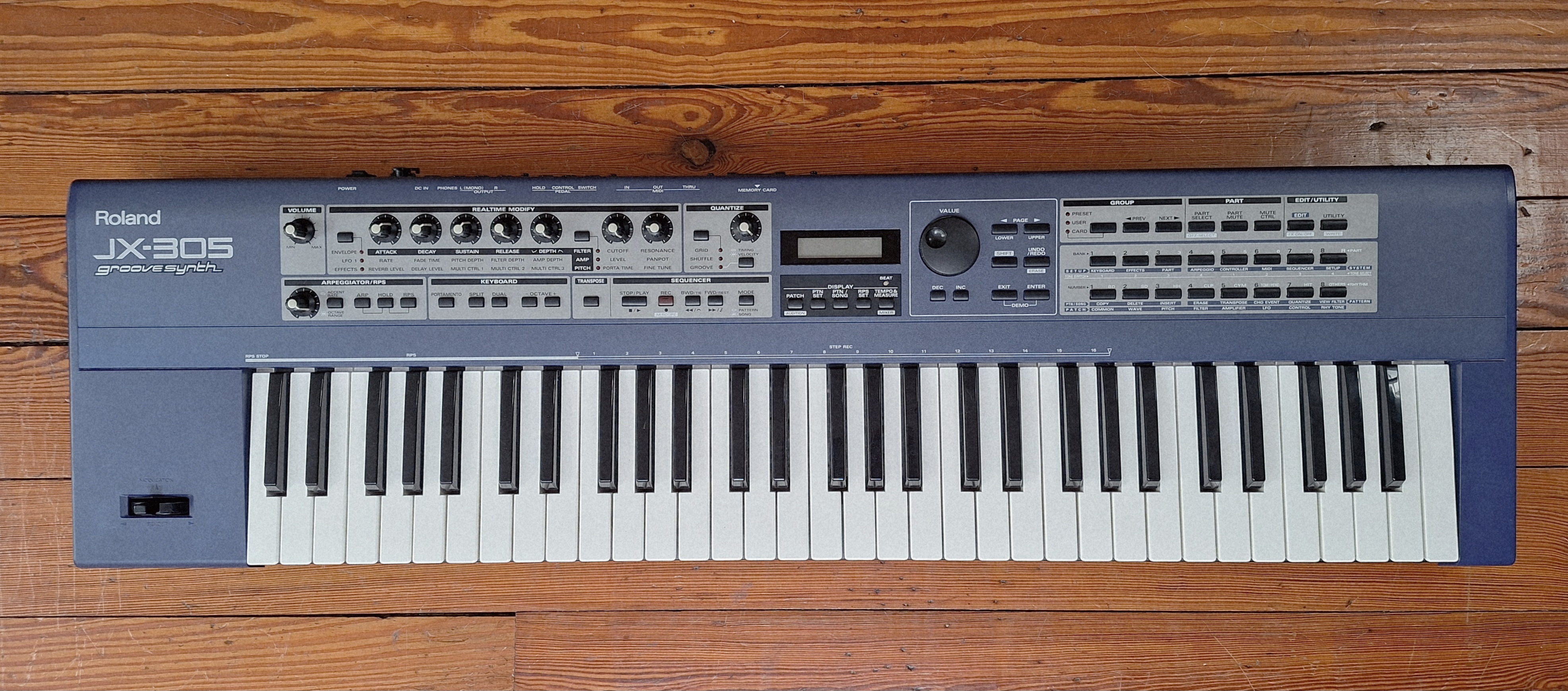 Roland JX-305