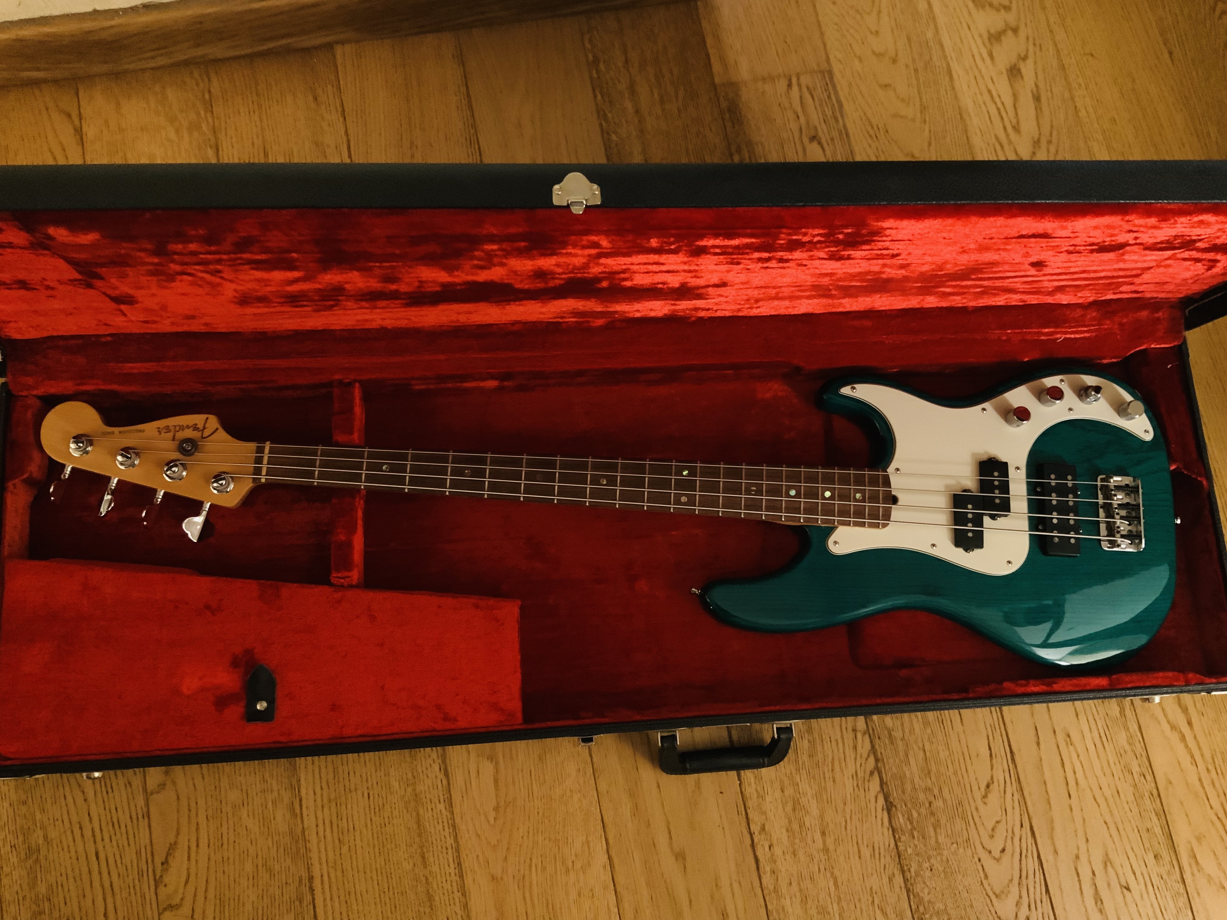 Vends basse Fender American Deluxe Precision (2002)
