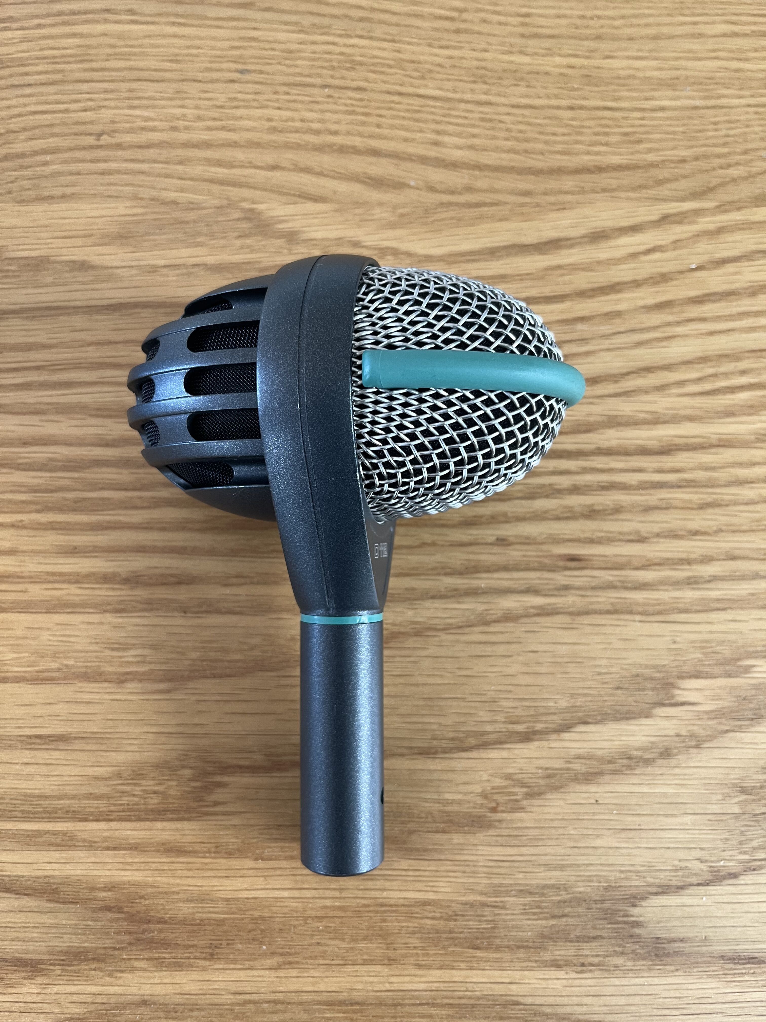  Microphone AKG D112 (première génération)