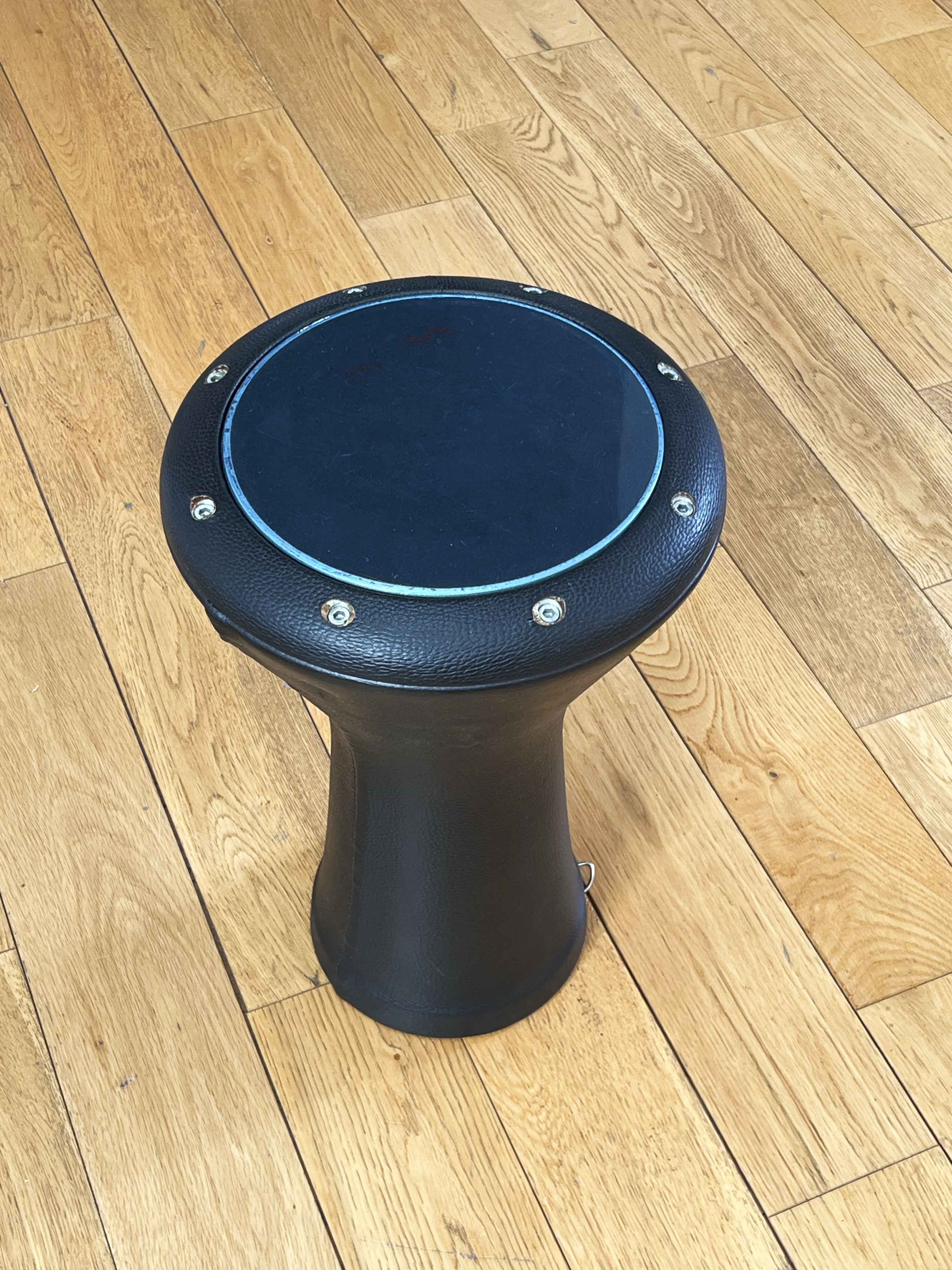 Darbuka Istanbul (23 x 45 cm) avec accessoires