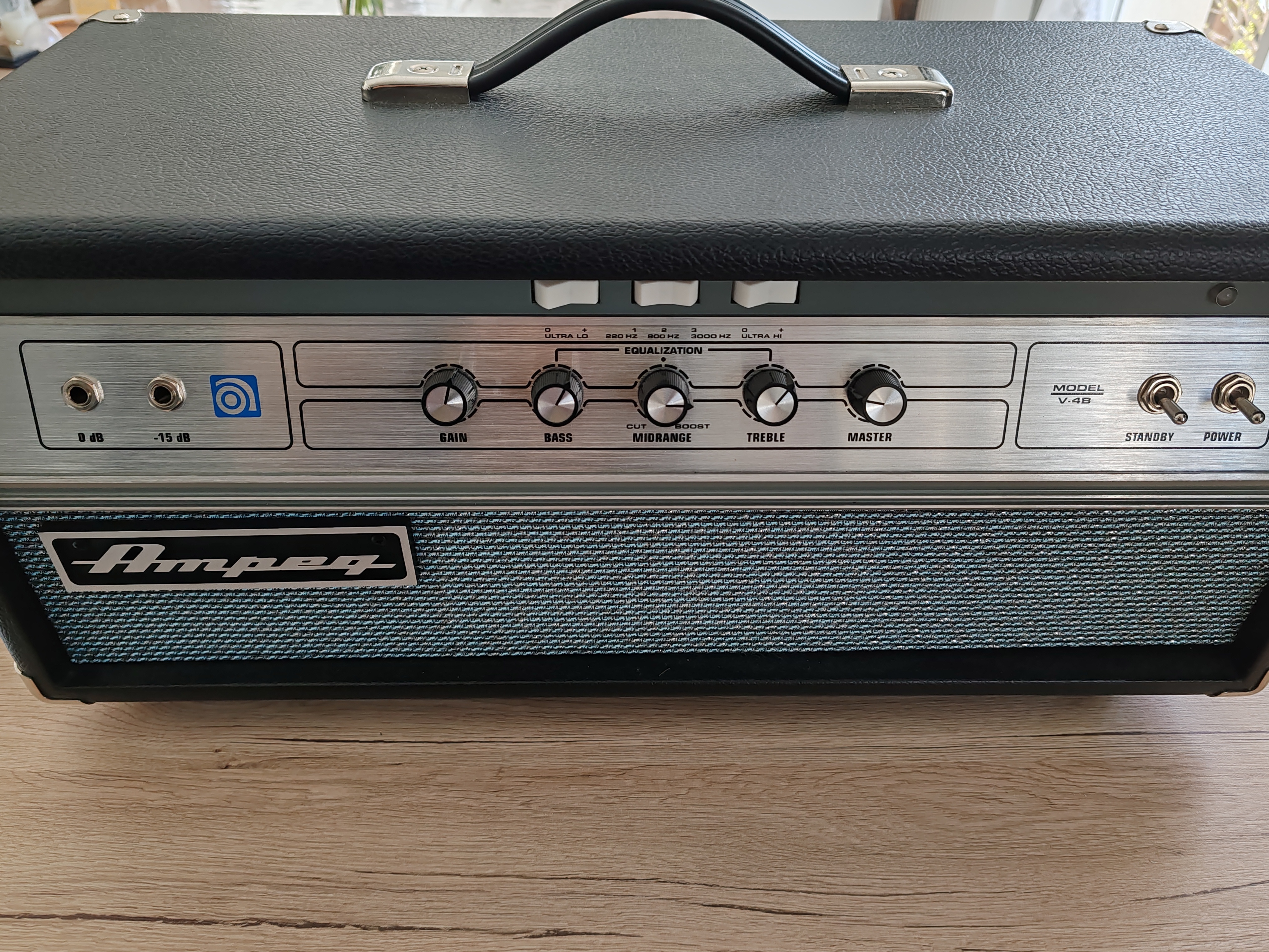Vends stack Ampeg V-4B + SVT-212AV  en très bon état
