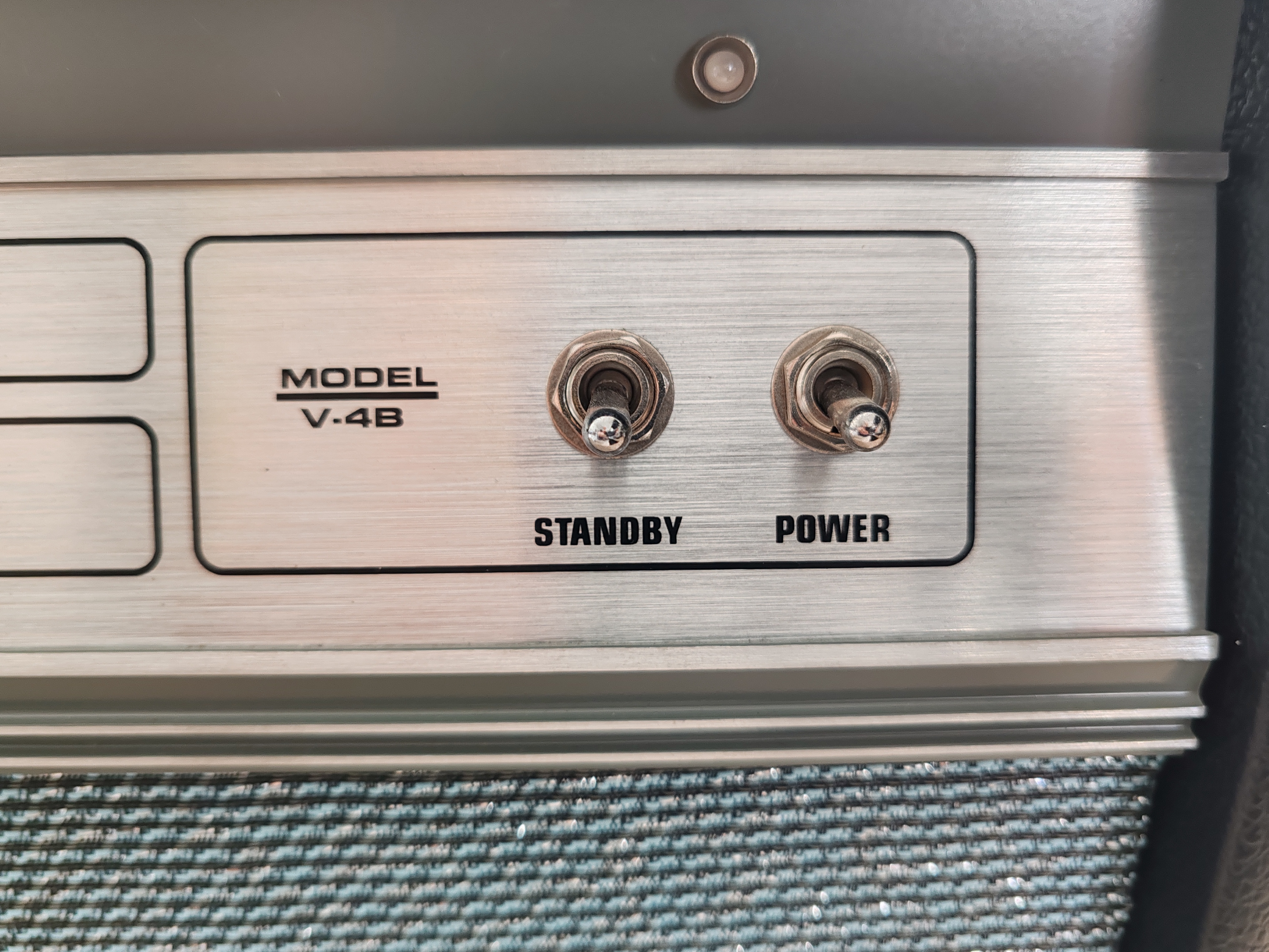 Ampeg V-4B (19887)