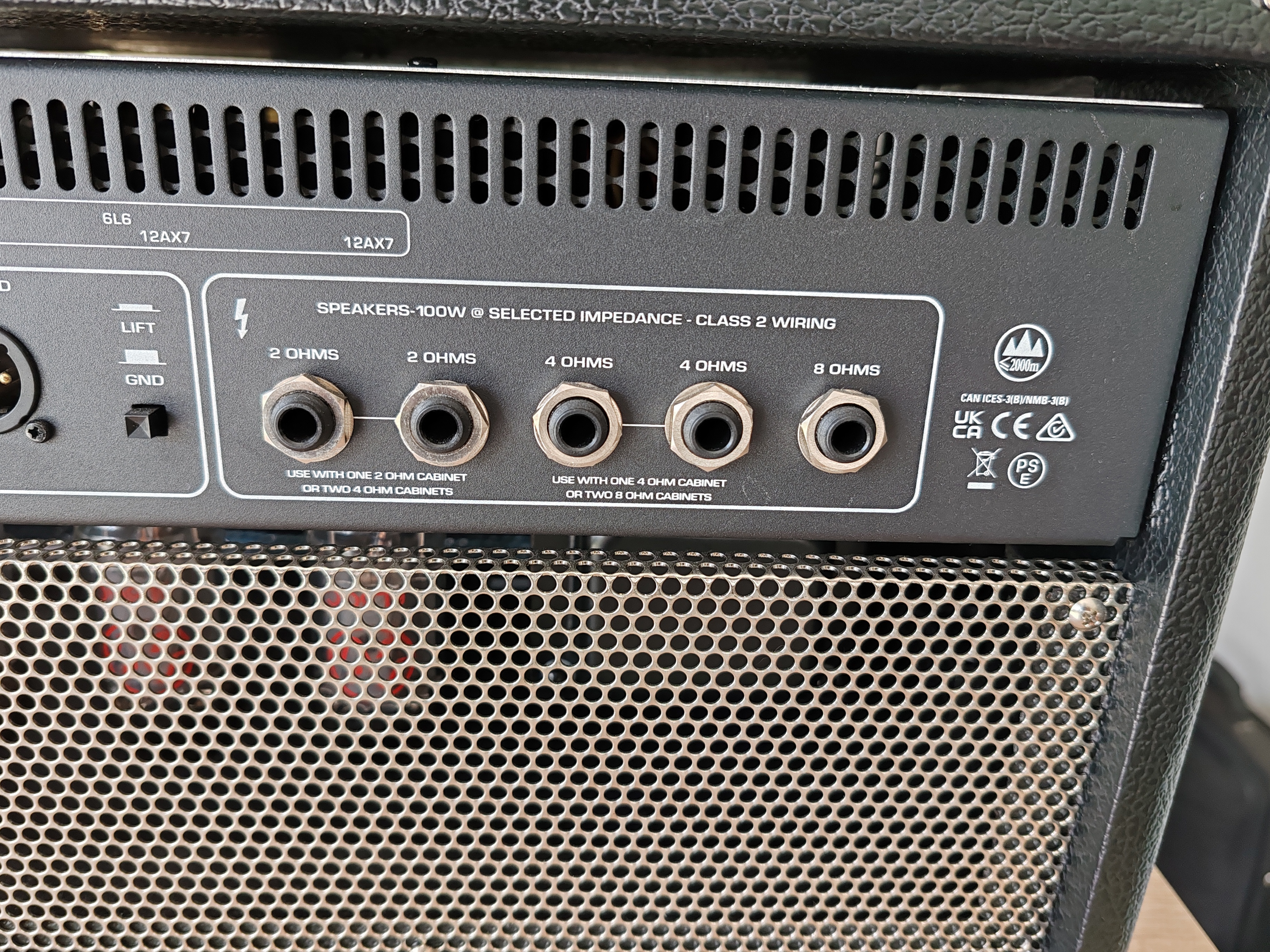 Ampeg V-4B (56900)