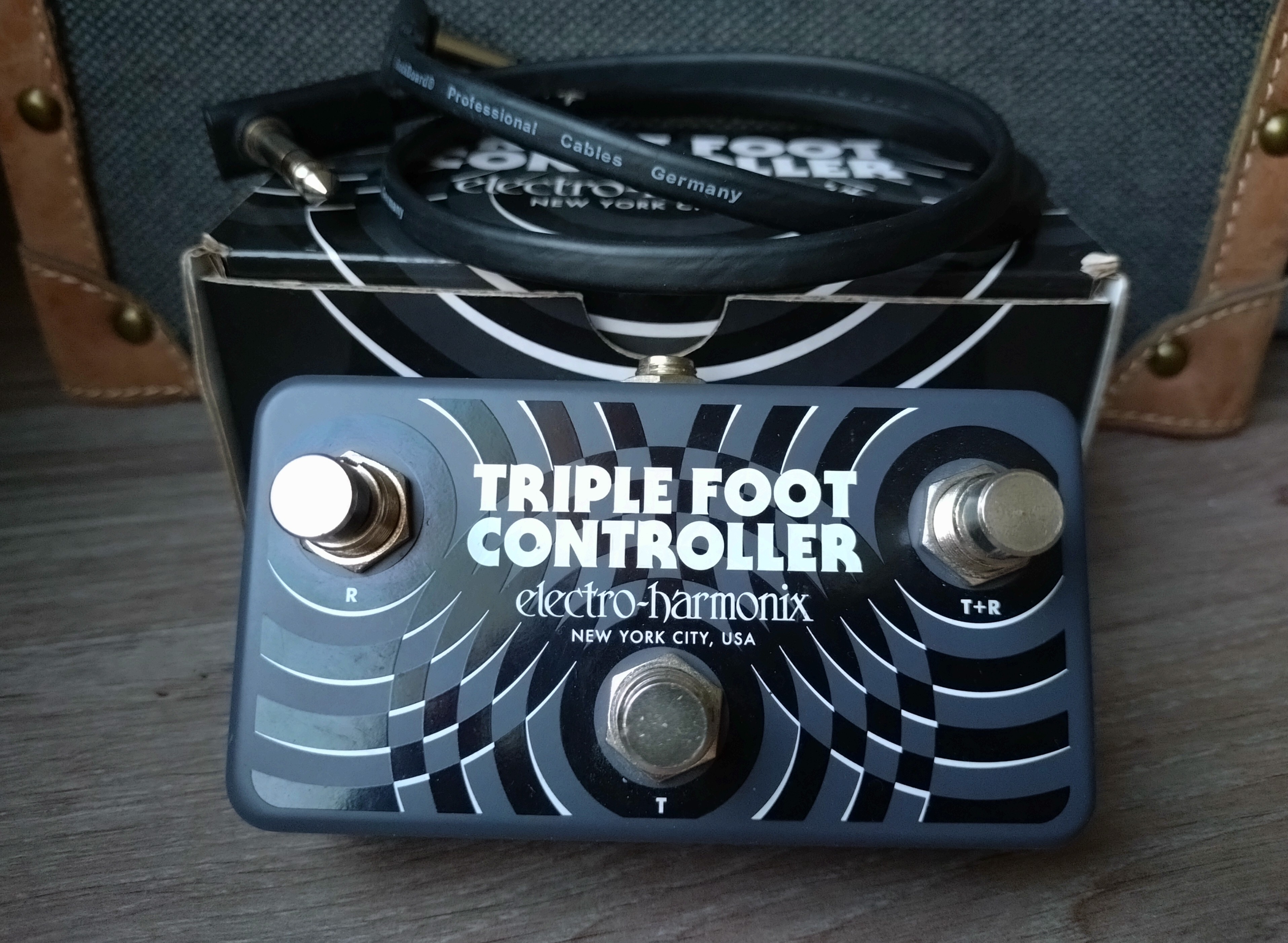 Triple Foot Controller de Electro Harmonix + patch stéréo