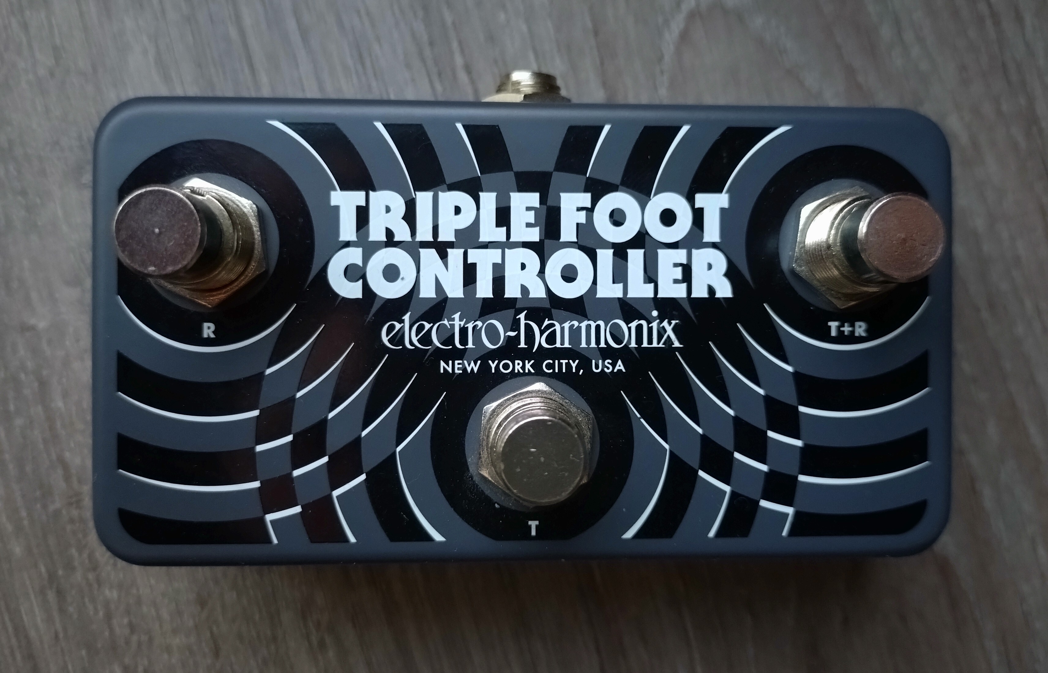 Electro-Harmonix Triple Foot Controller (55128)