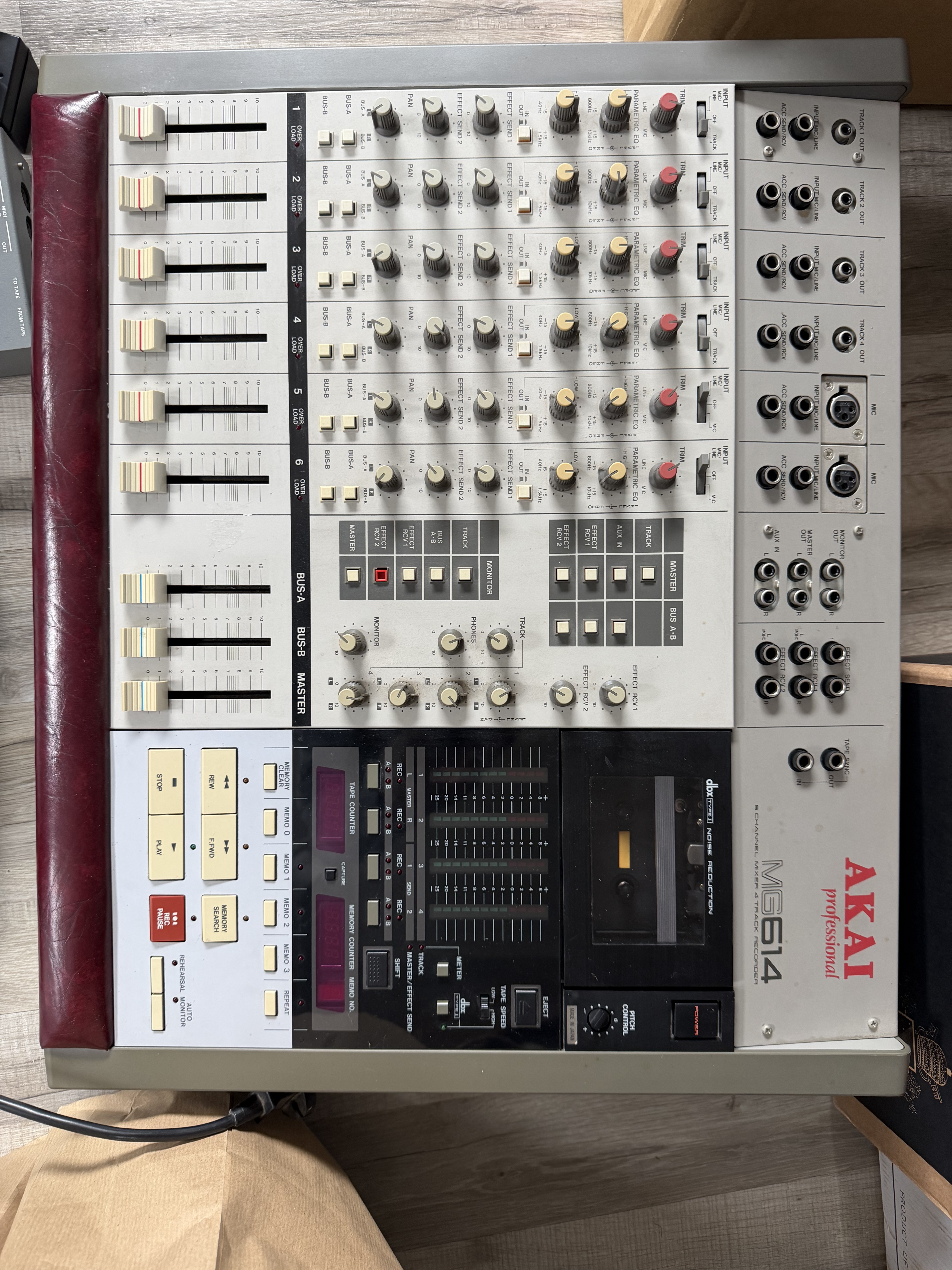 Table de mixage AKAI