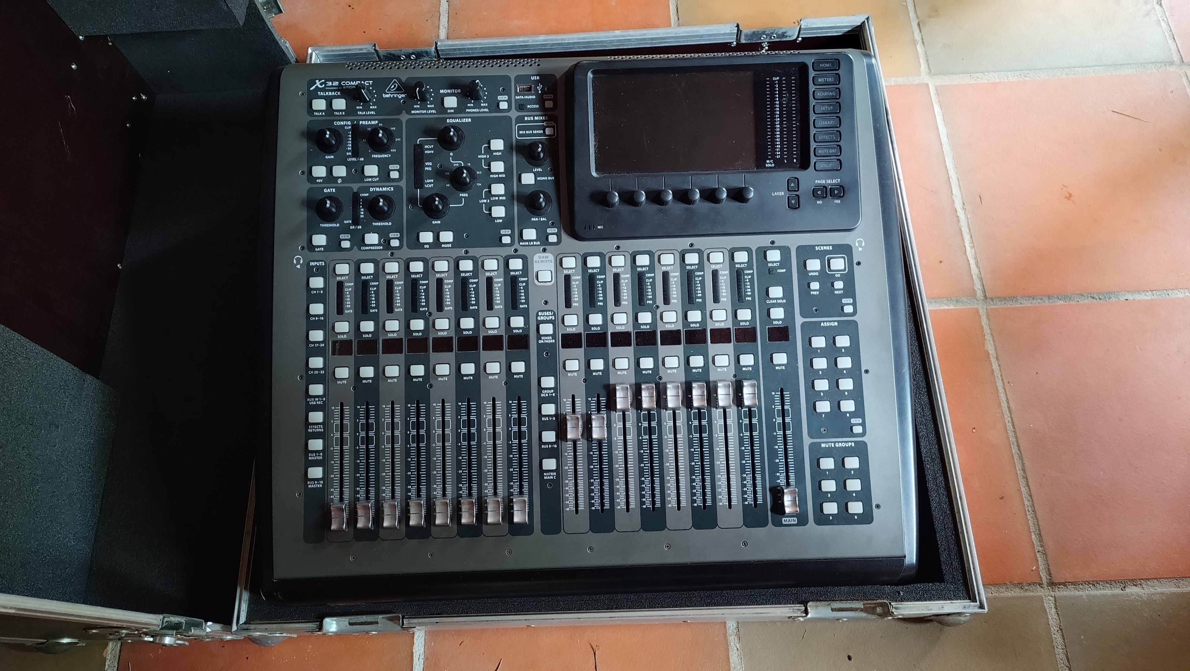Vends X32 Compact en bon état