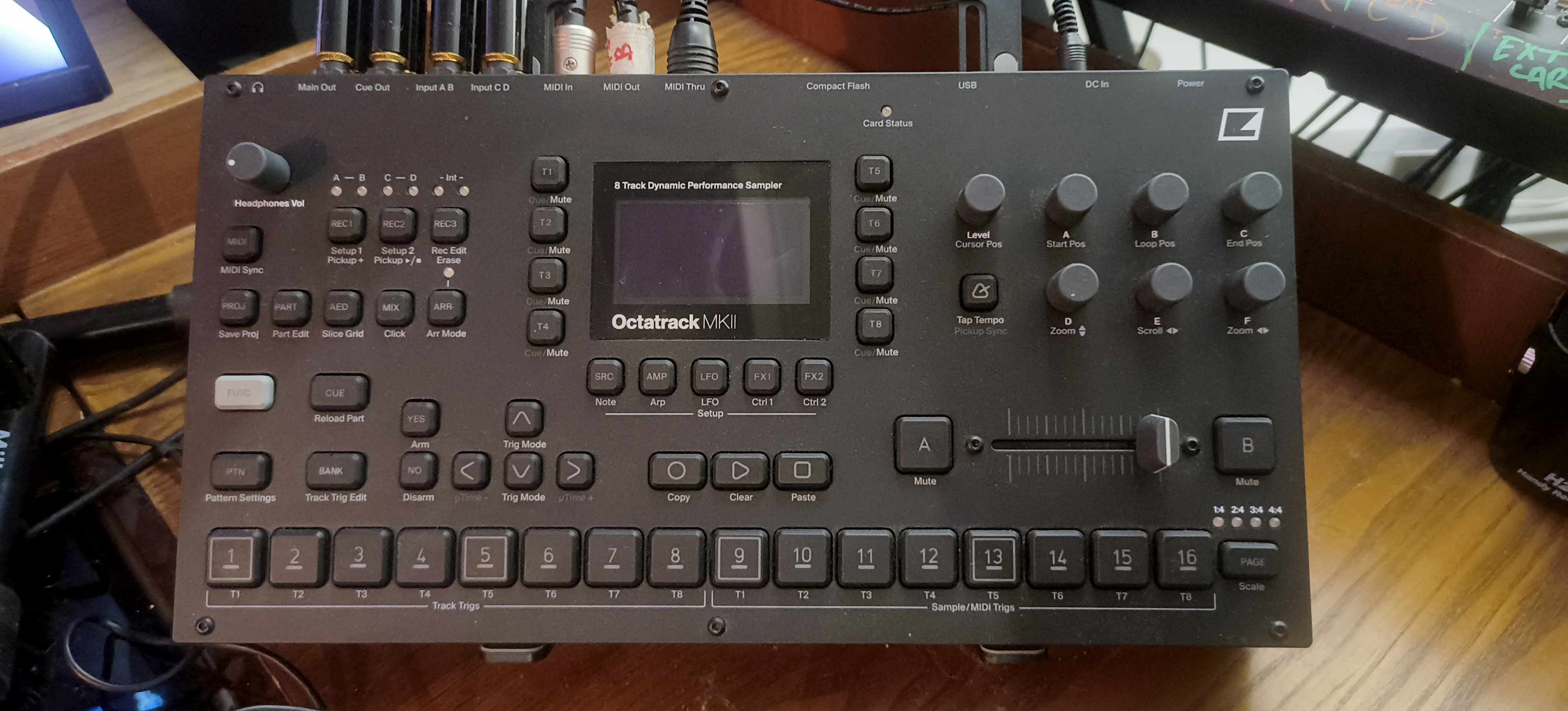 Vends Octatrack mk2 Noier ( comme neuf , sous garantie )