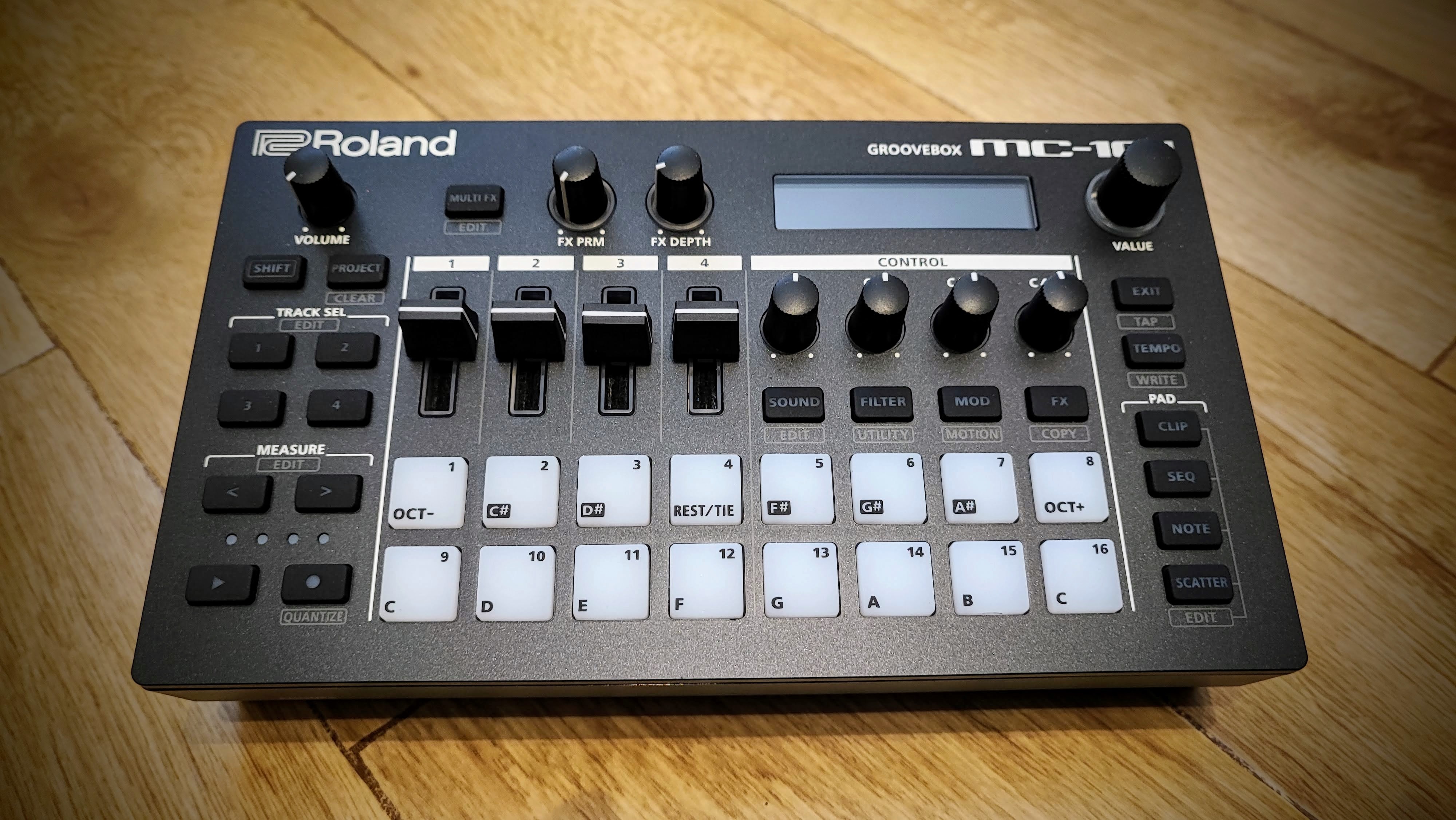 Vends Roland MC-101 - Comme NEUVE