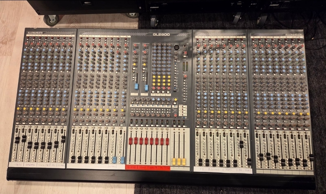 Vends console de mixage Allen & Heath GL-800