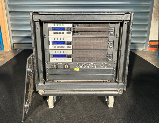L-Acoustics - LA RAK AES/EBU de 3x Amplificateur/ processeur 4x 2000W sous 4Ω