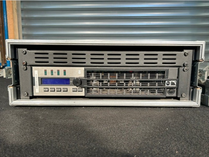 L-Acoustics - LA8 AES - Amplificateur/ processeur 4x 2000W sous 4Ω