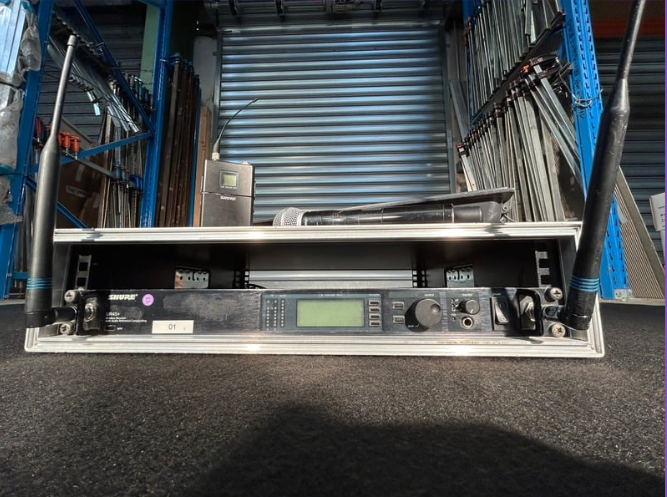 SHURE - UR4S - Recepteur simple UHF-R +1UR1 +1UR2