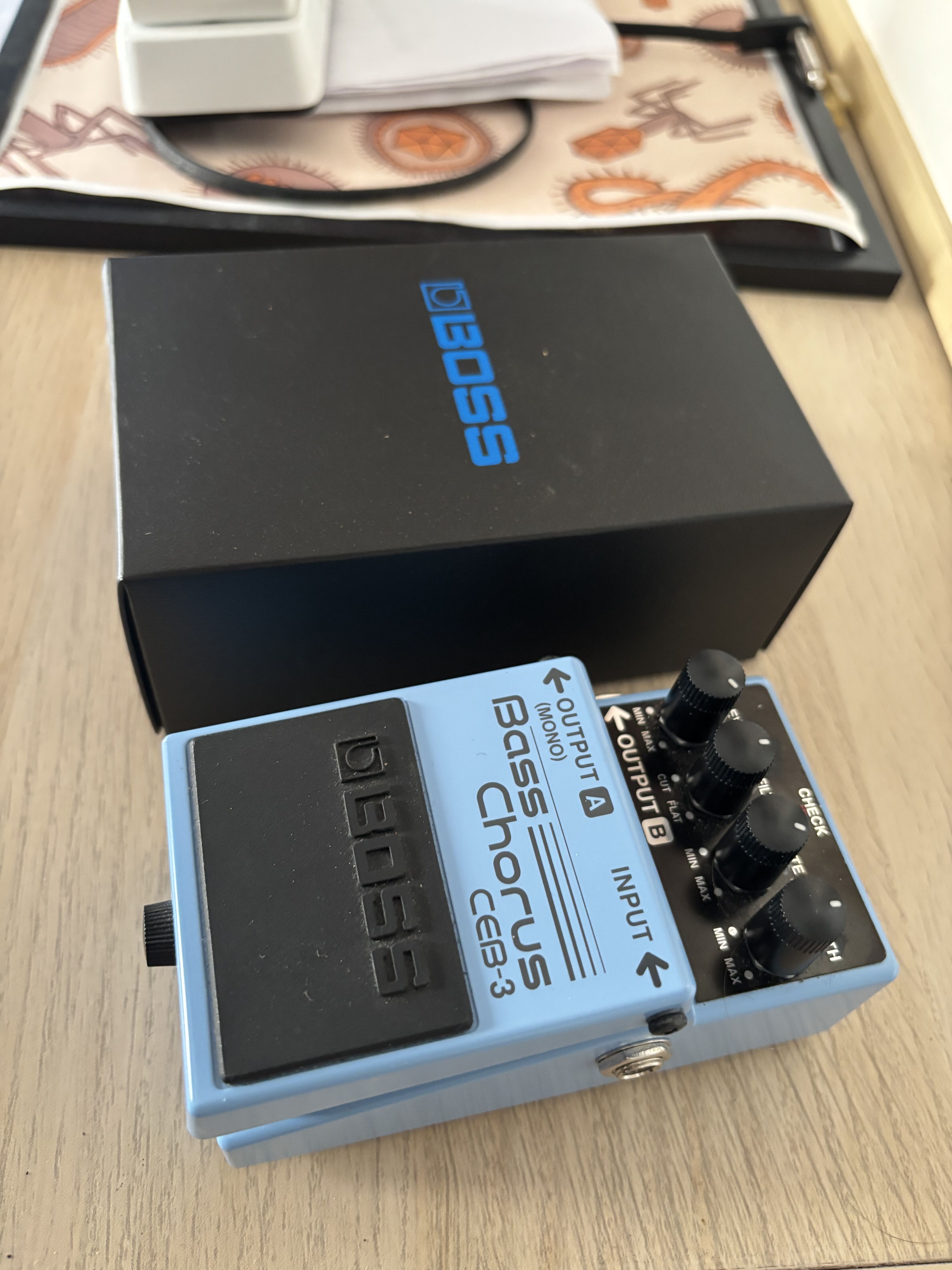 Vends BOSS CE-3B neuve 