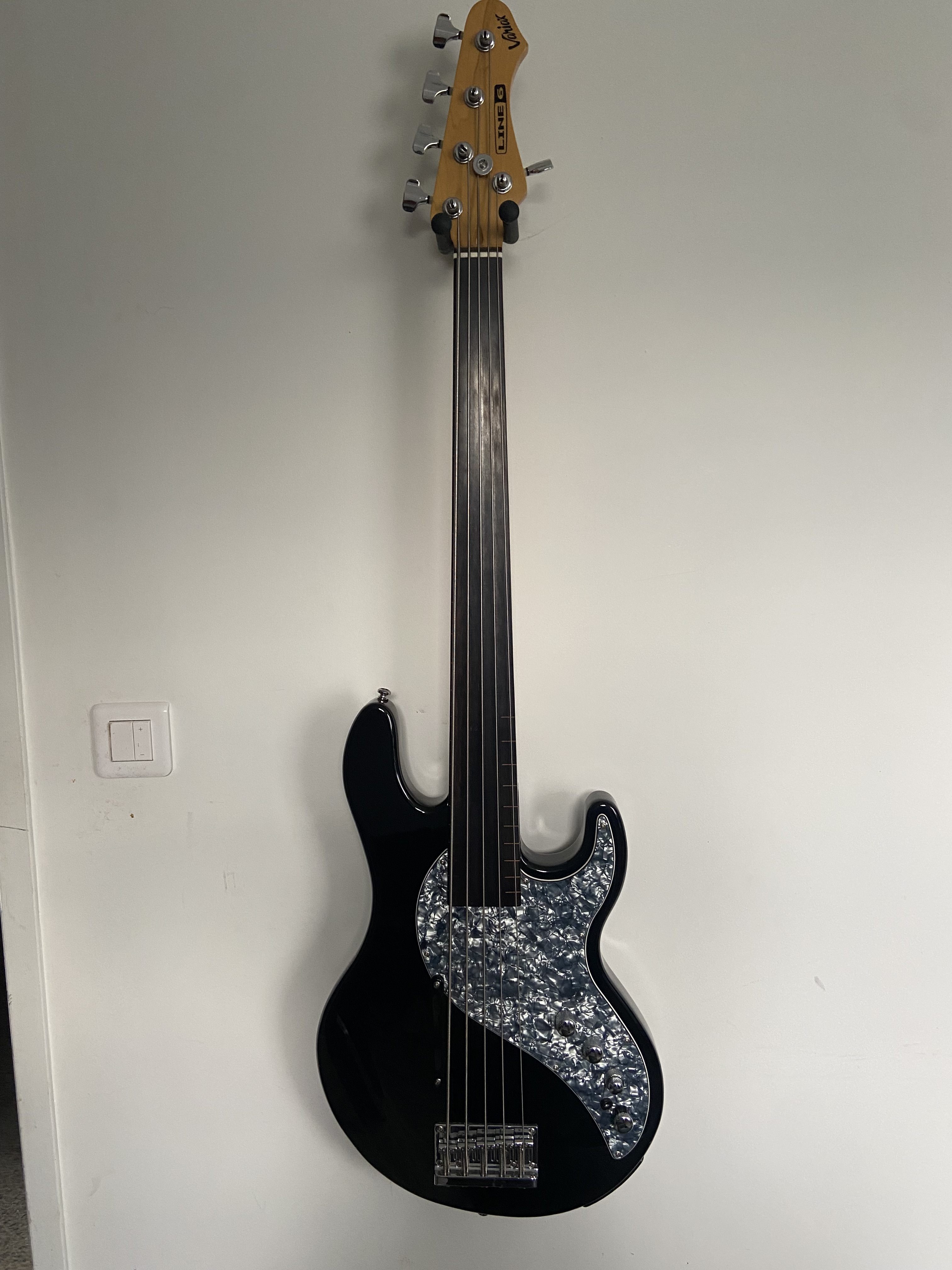 Vds Basse LINE 6 Variax 705 fretless