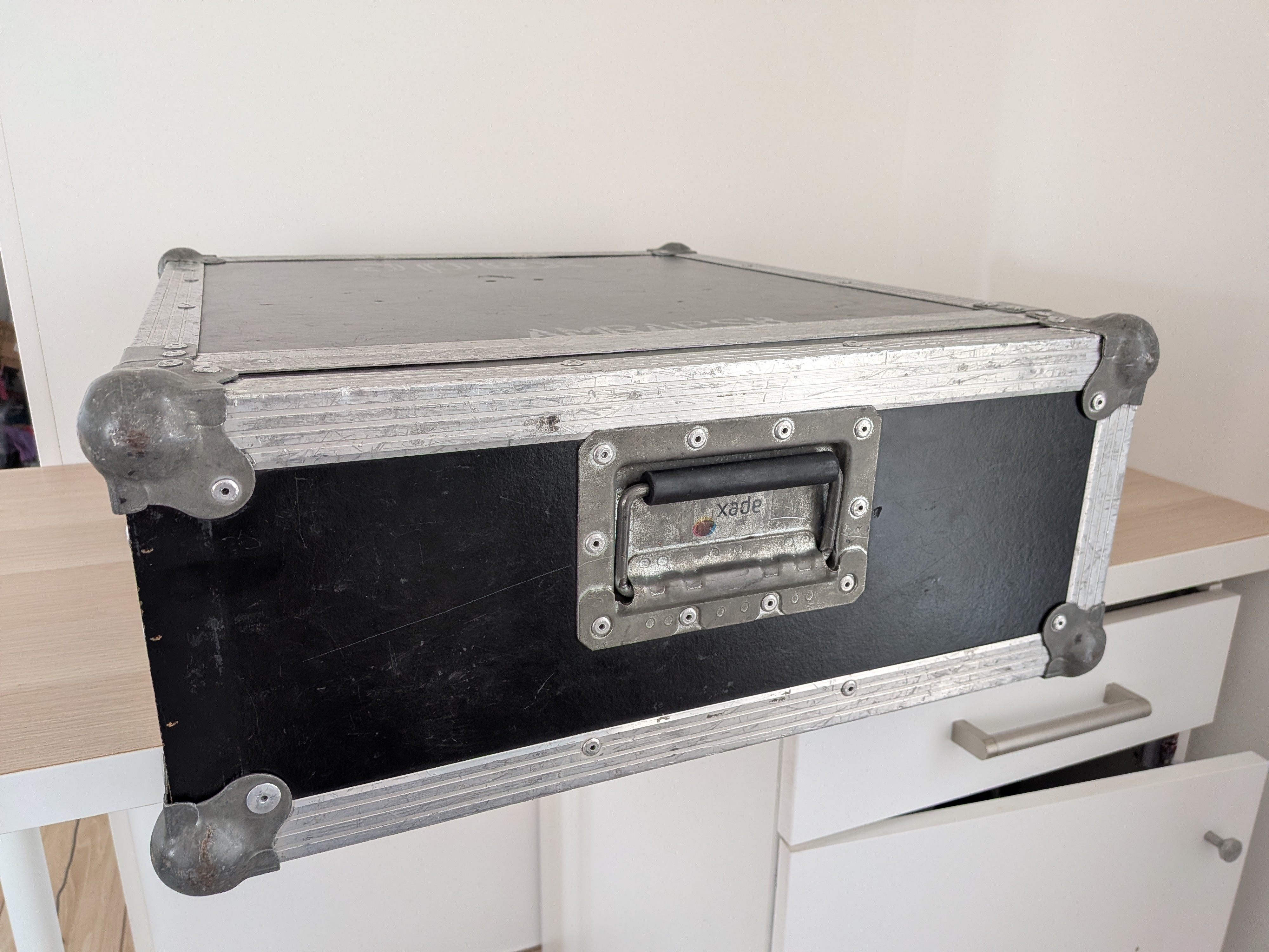 Vends flight case 4U avec alimentation 