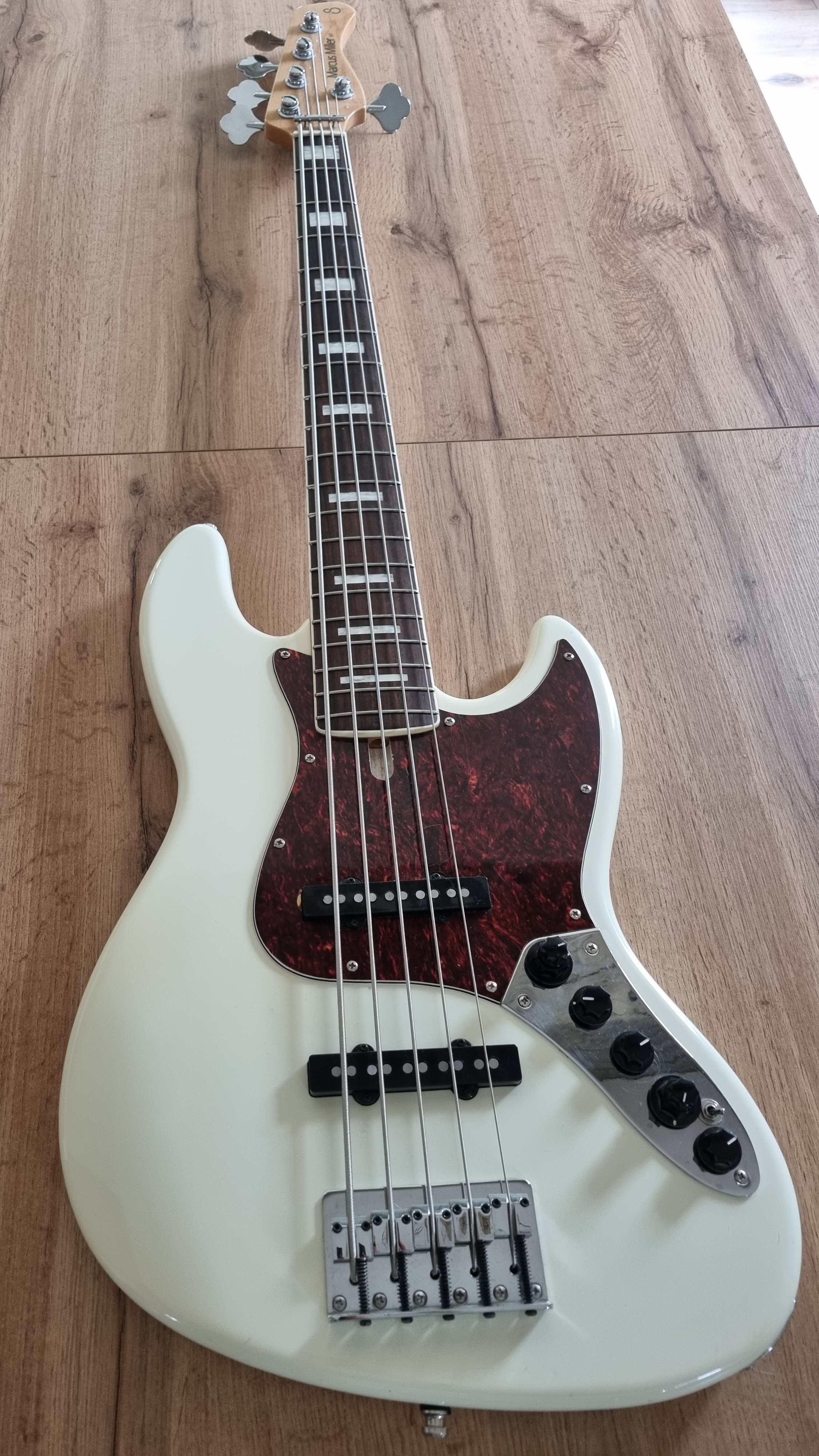 Sire V7 5 cordes Antique White 1st Gen