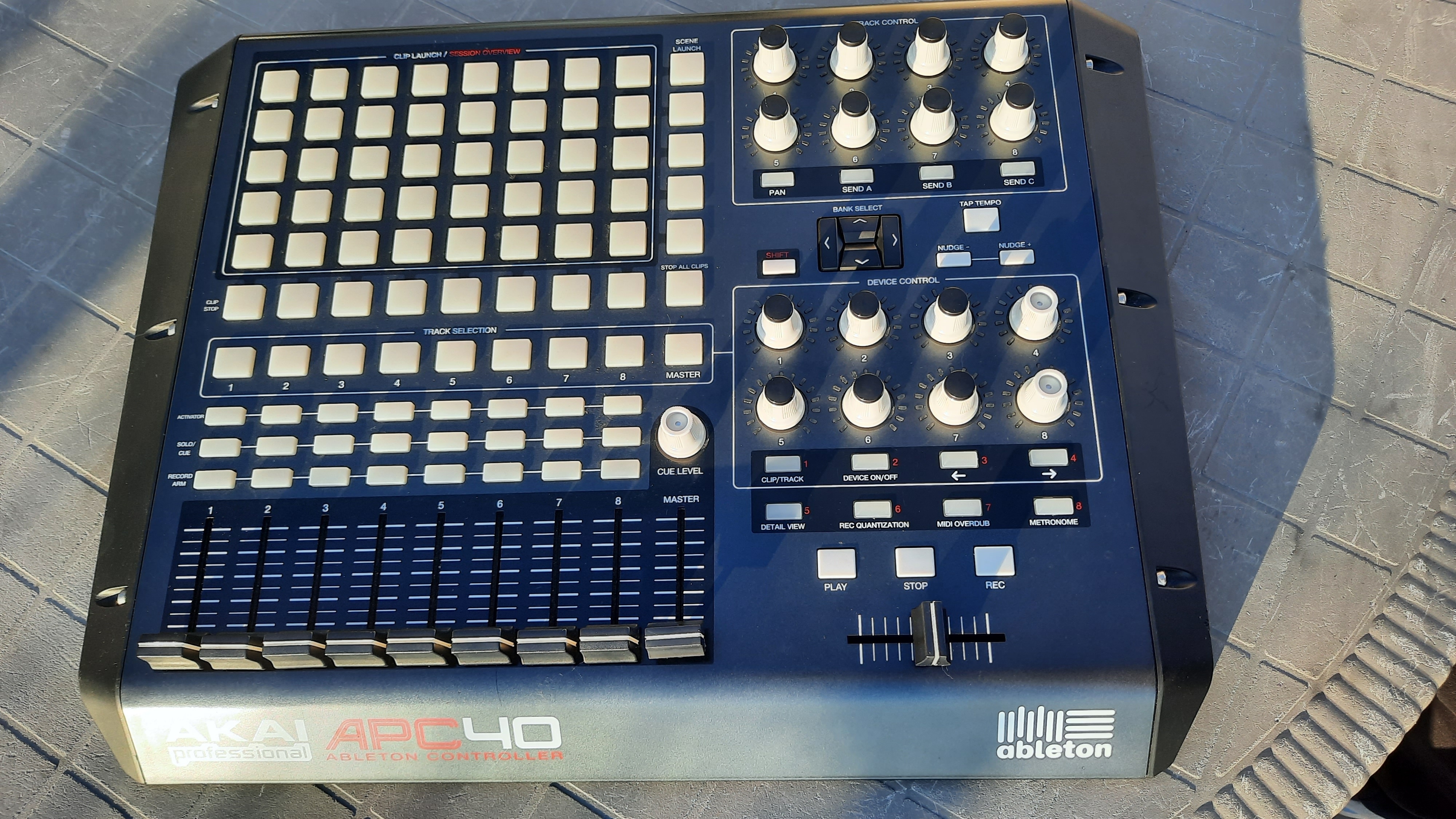 VENDS AKAI APC 40 mk1