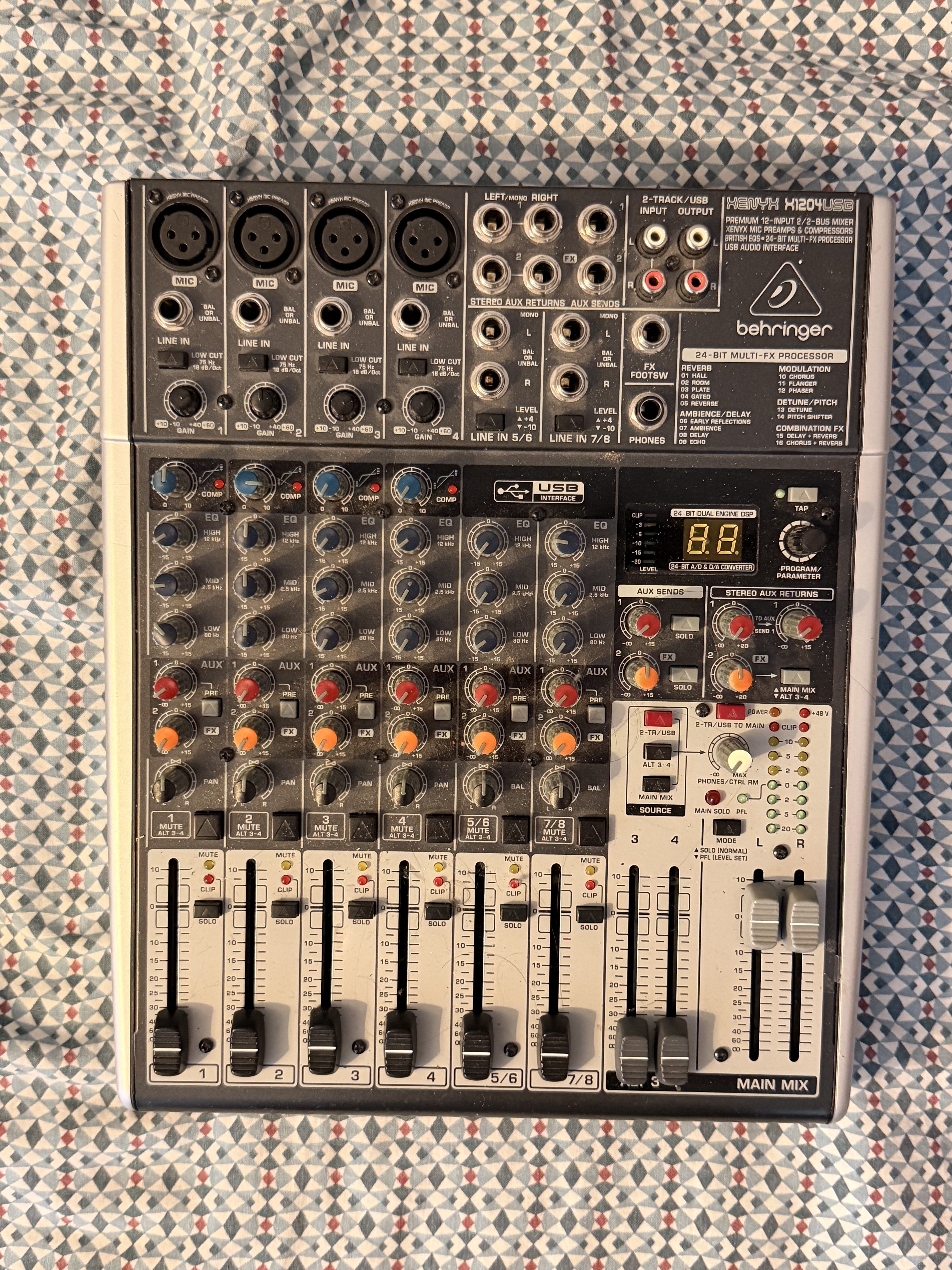 table de mixage behringer xenyx 1204
