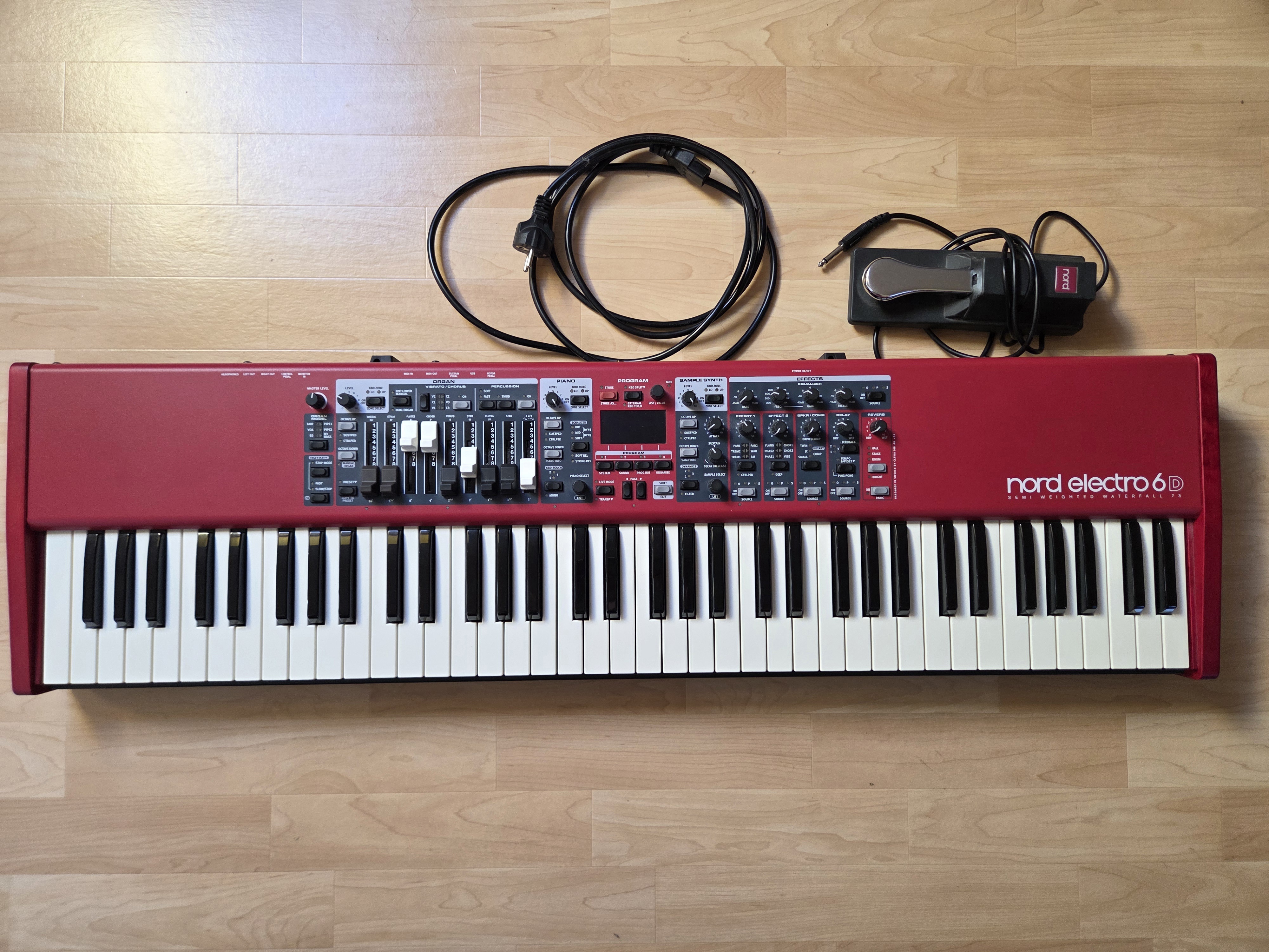 Vends Nord Electro 6D 73 - Très bon état - Pédale incluse