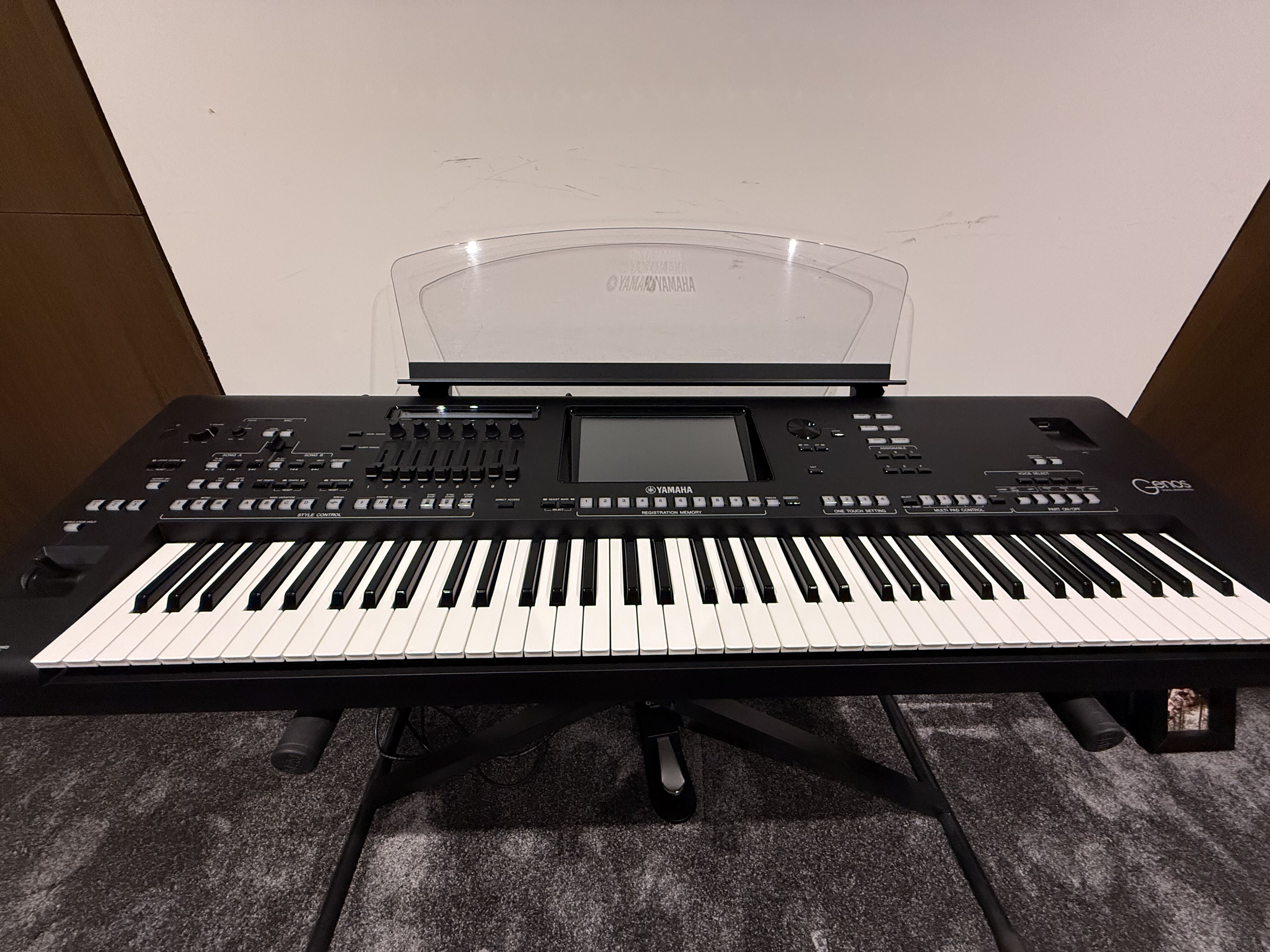 Yamaha GENOS 1 - ETAT IRREPROCHABLE